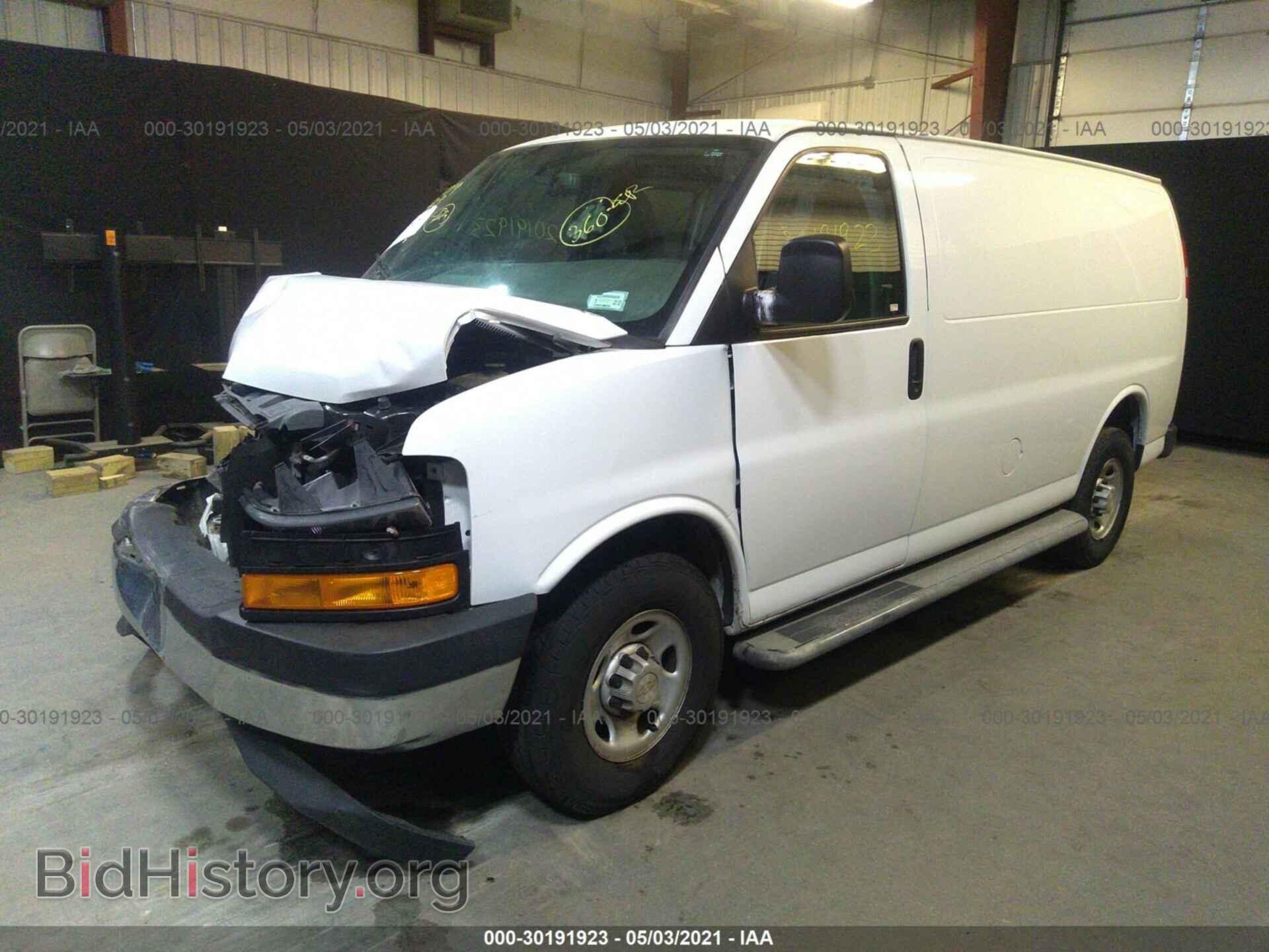 2018 CHEVROLET EXPRESS CARGO VAN - VIN: 1GCWGAFG2J1908669 - Фото 2