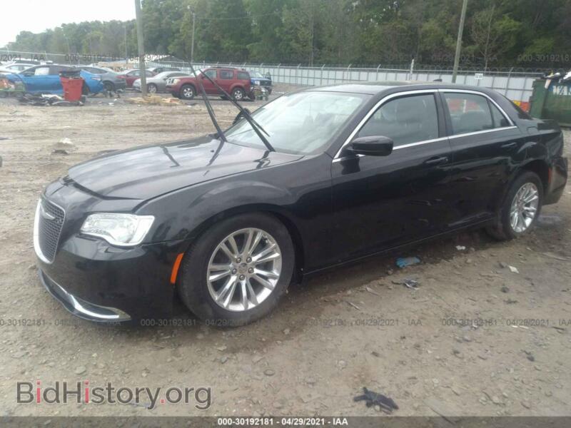 2017 Chrysler 300 (VIN 2C3CCAAG7HH512209) — photo 2 of 12