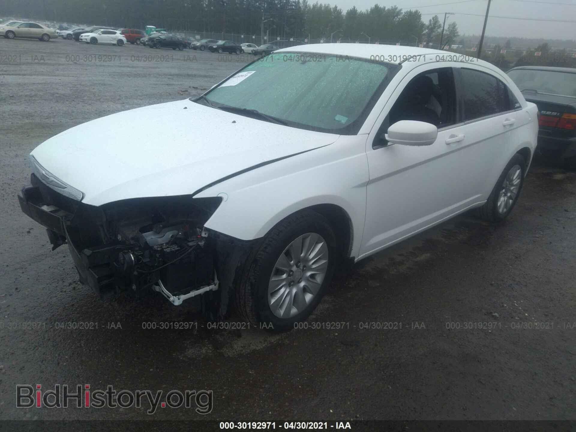 2013 CHRYSLER 200 - VIN: 1C3CCBAB6DN734588 - Фото 2