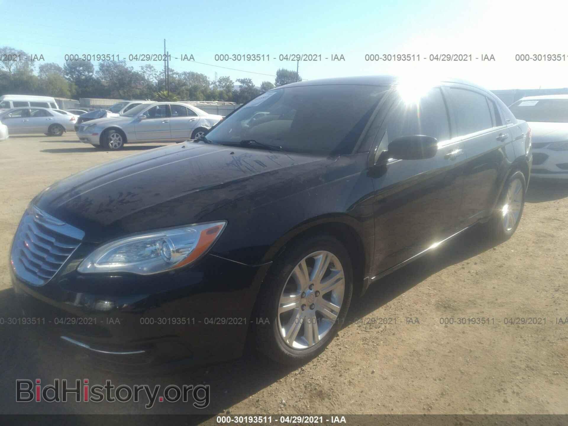 2012 CHRYSLER 200 - VIN: 1C3CCBBG0CN221765 - Photo 2