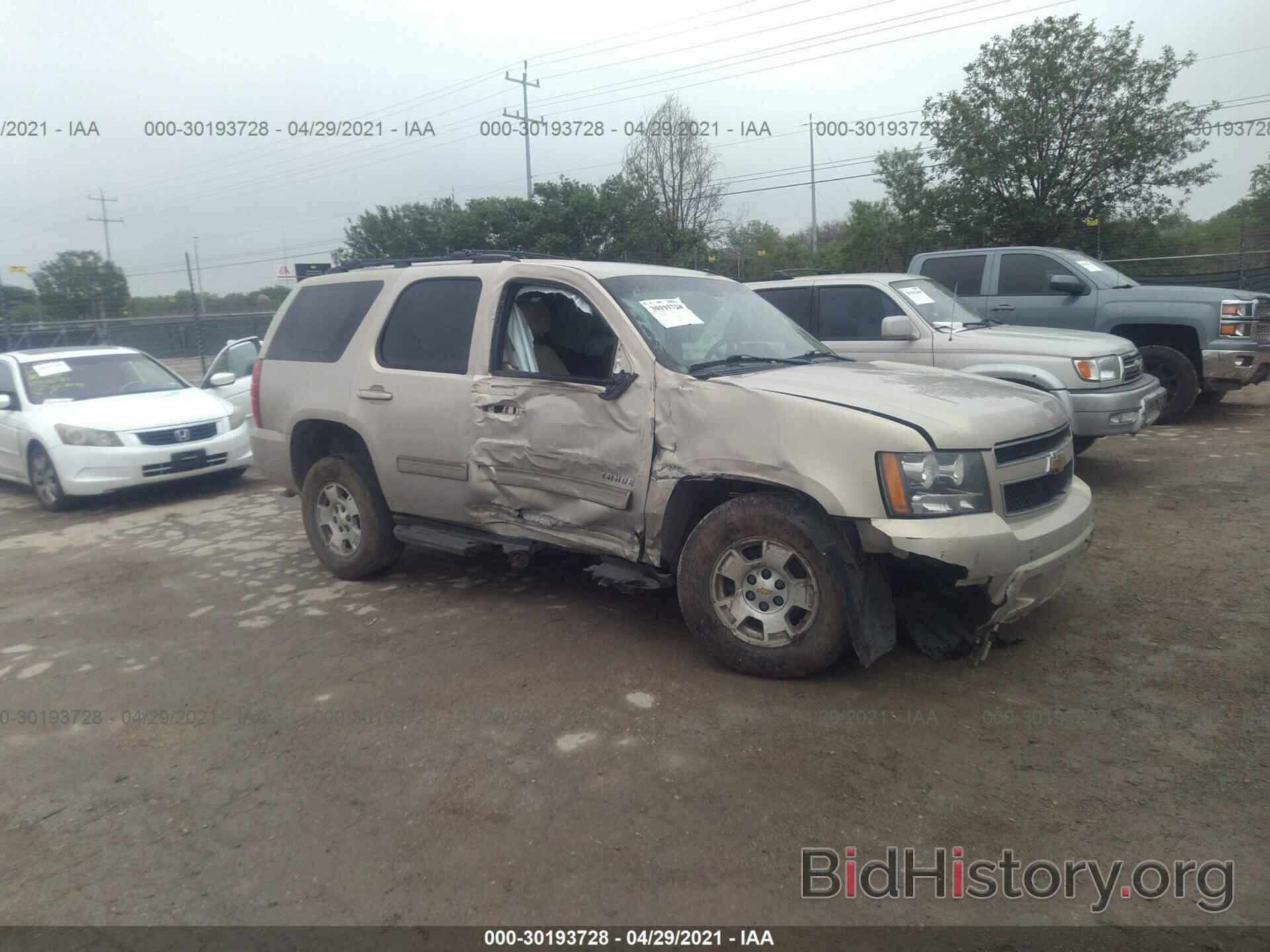 Фотография 1GNSCAE09BR229779 - CHEVROLET TAHOE 2011