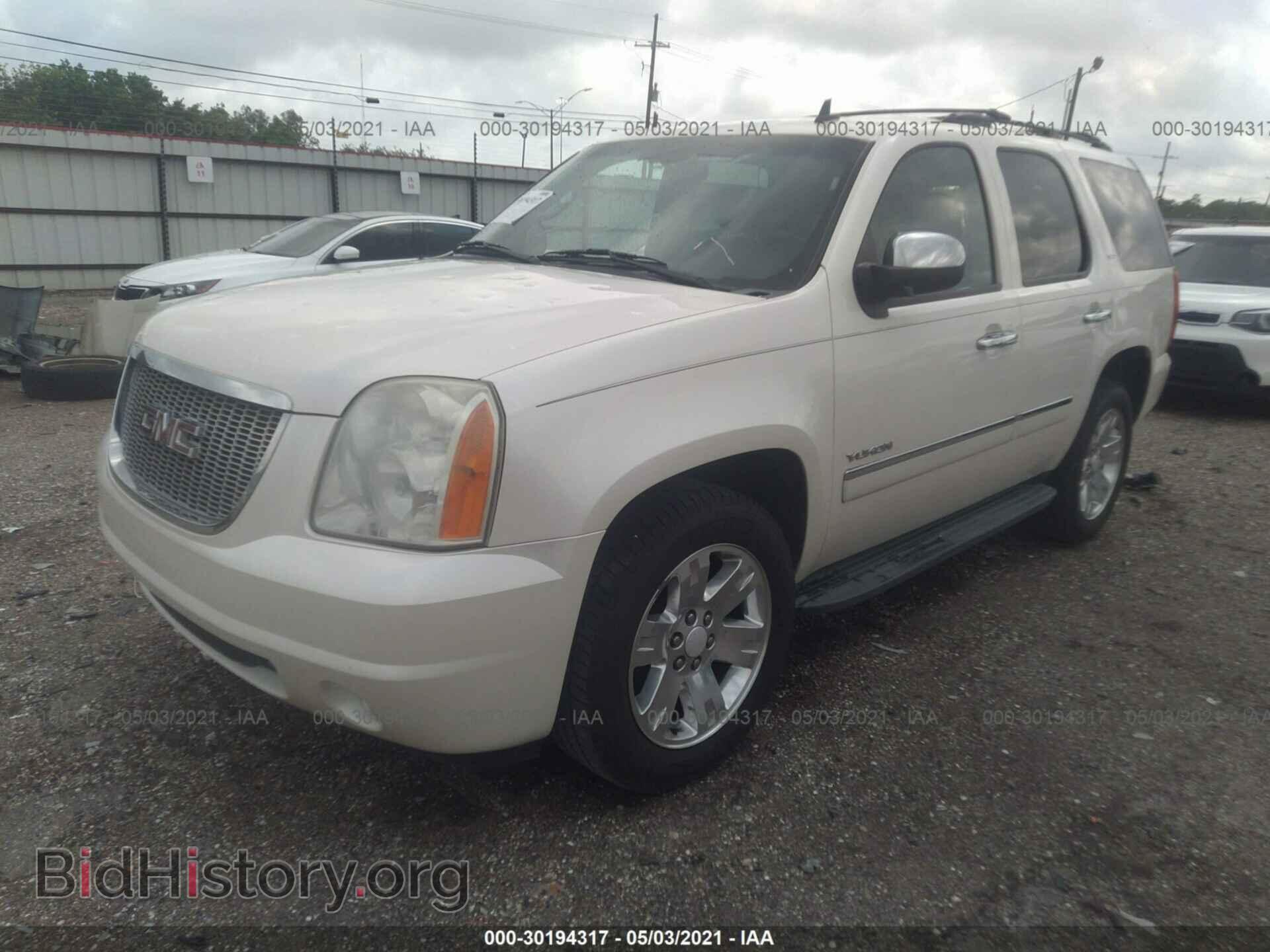 2011 GMC YUKON - VIN: 1GKS1CE02BR217732 - Фото 2