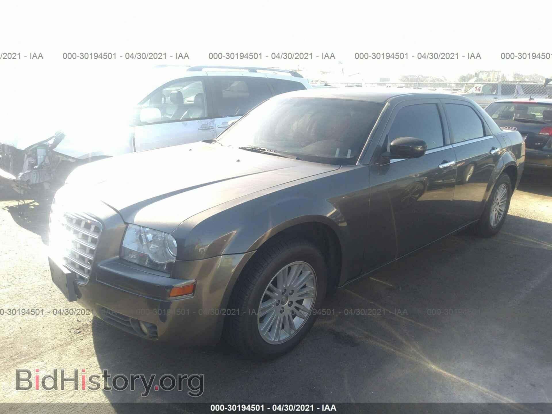 2010 CHRYSLER 300 - VIN: 2C3CA4CD7AH150155 - Фото 2