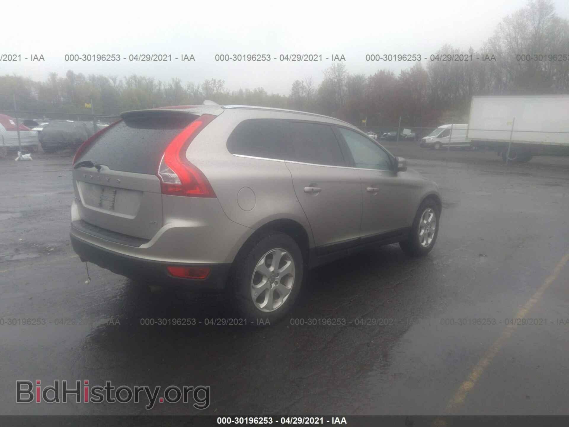 2013 VOLVO XC60 - VIN: YV4940DZ8D2425588 - Фото 4