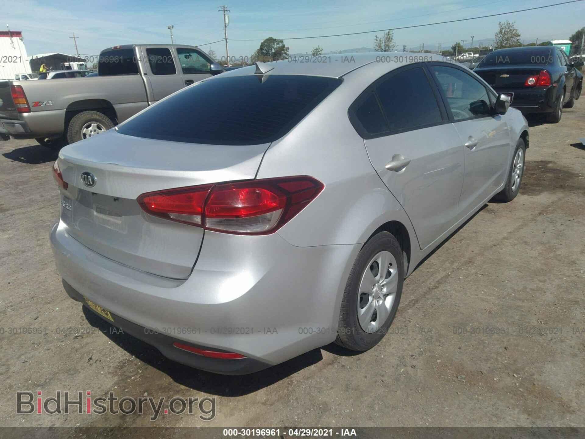 2017 KIA FORTE - VIN: 3KPFK4A71HE114437 - Photo 4