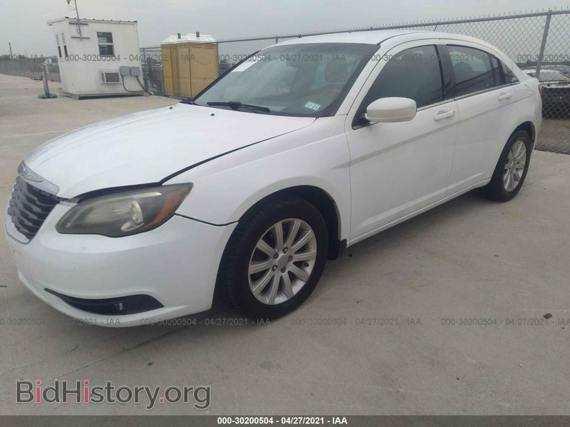 2013 CHRYSLER 200 - VIN: 1C3CCBBB2DN575356 - Фото 2