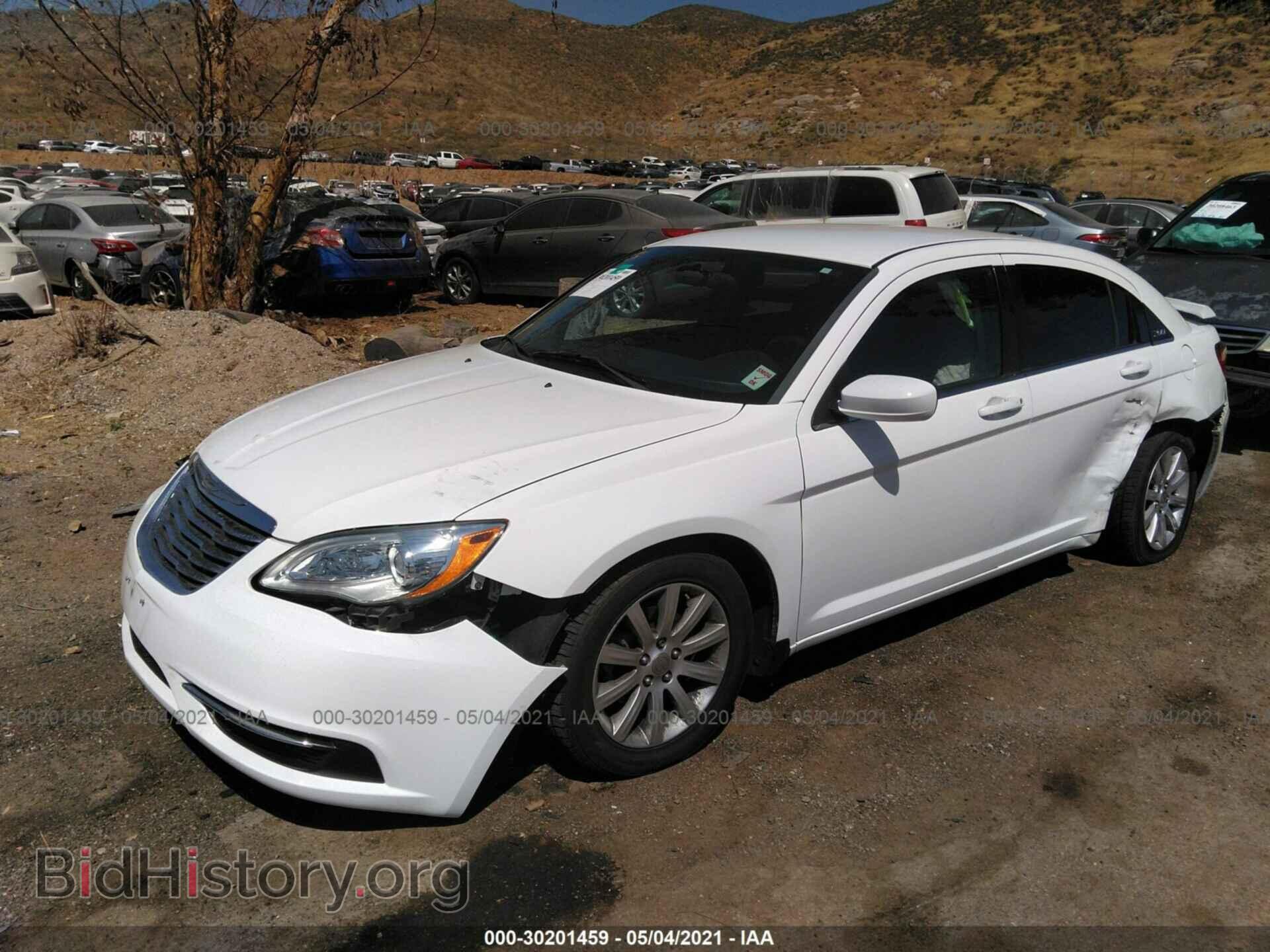 2013 CHRYSLER 200 - VIN: 1C3CCBBG9DN623852 - Photo 2