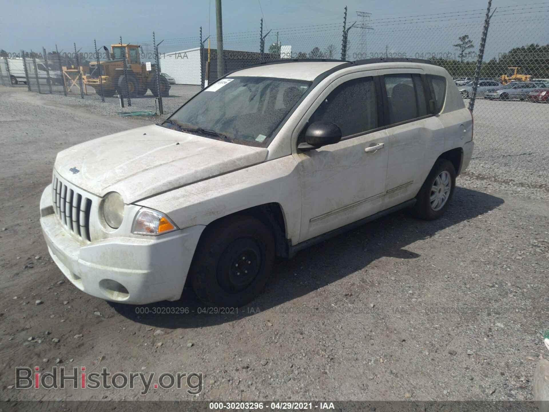 2010 JEEP COMPASS - VIN: 1J4NT4FBXAD554258 - Фото 2