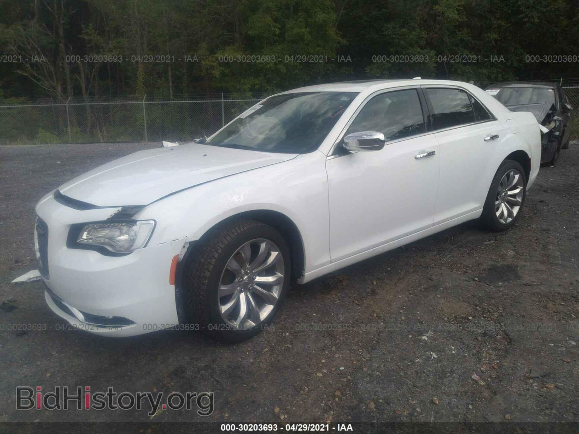 2019 CHRYSLER 300 - VIN: 2C3CCAEG4KH594708 - Фото 2