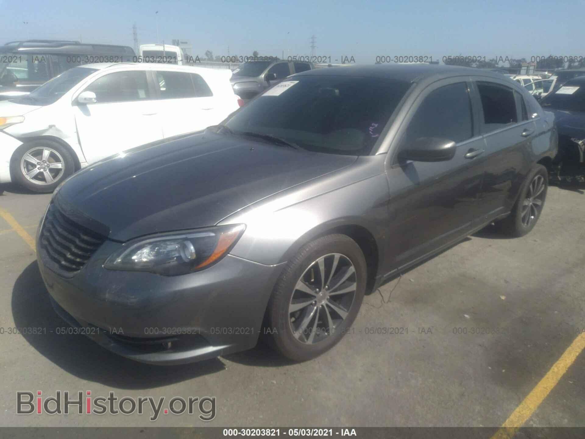 2013 CHRYSLER 200 - VIN: 1C3CCBBB3DN574667 - Фото 2