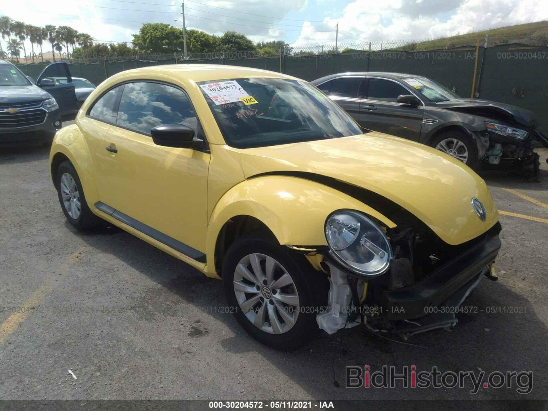 Photo 3VWF17AT2FM651299 - VOLKSWAGEN BEETLE COUPE 2015