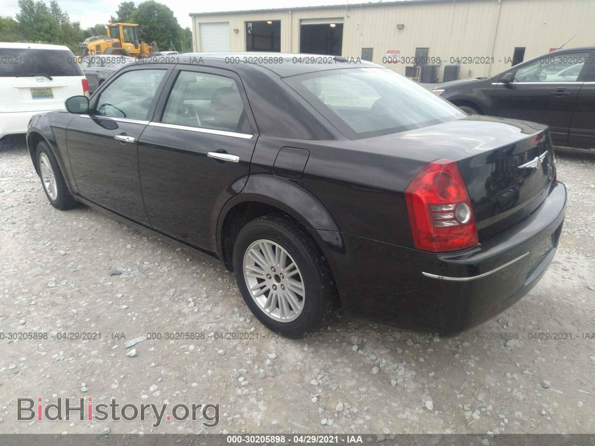 2010 CHRYSLER 300 - VIN: 2C3CA4CD0AH301871 - Фото 3