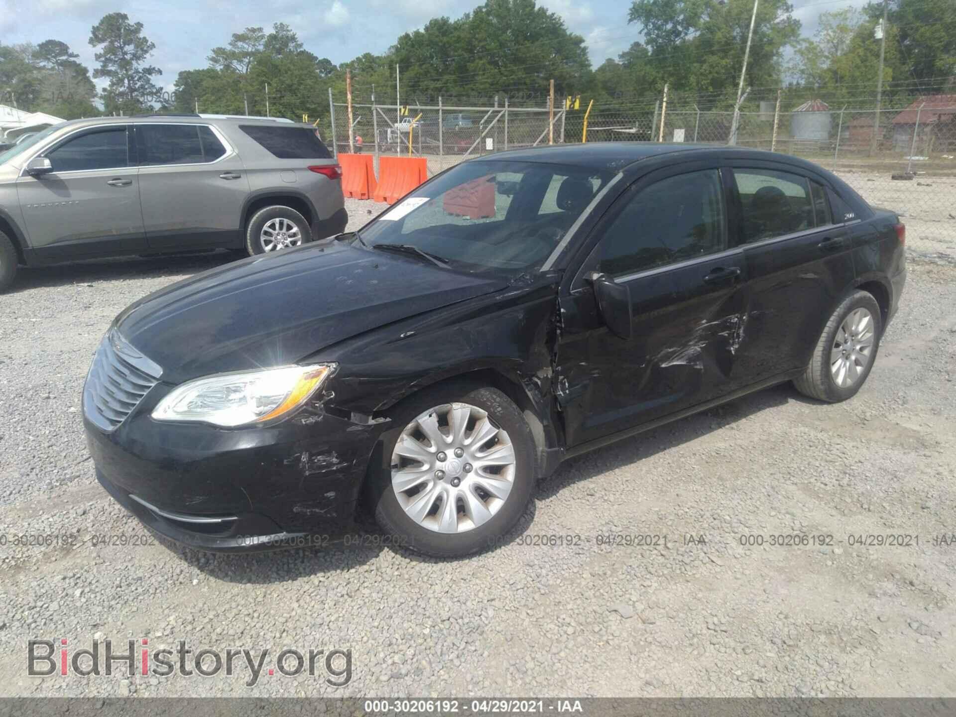 2012 CHRYSLER 200 - VIN: 1C3CCBAB2CN319329 - Фото 2