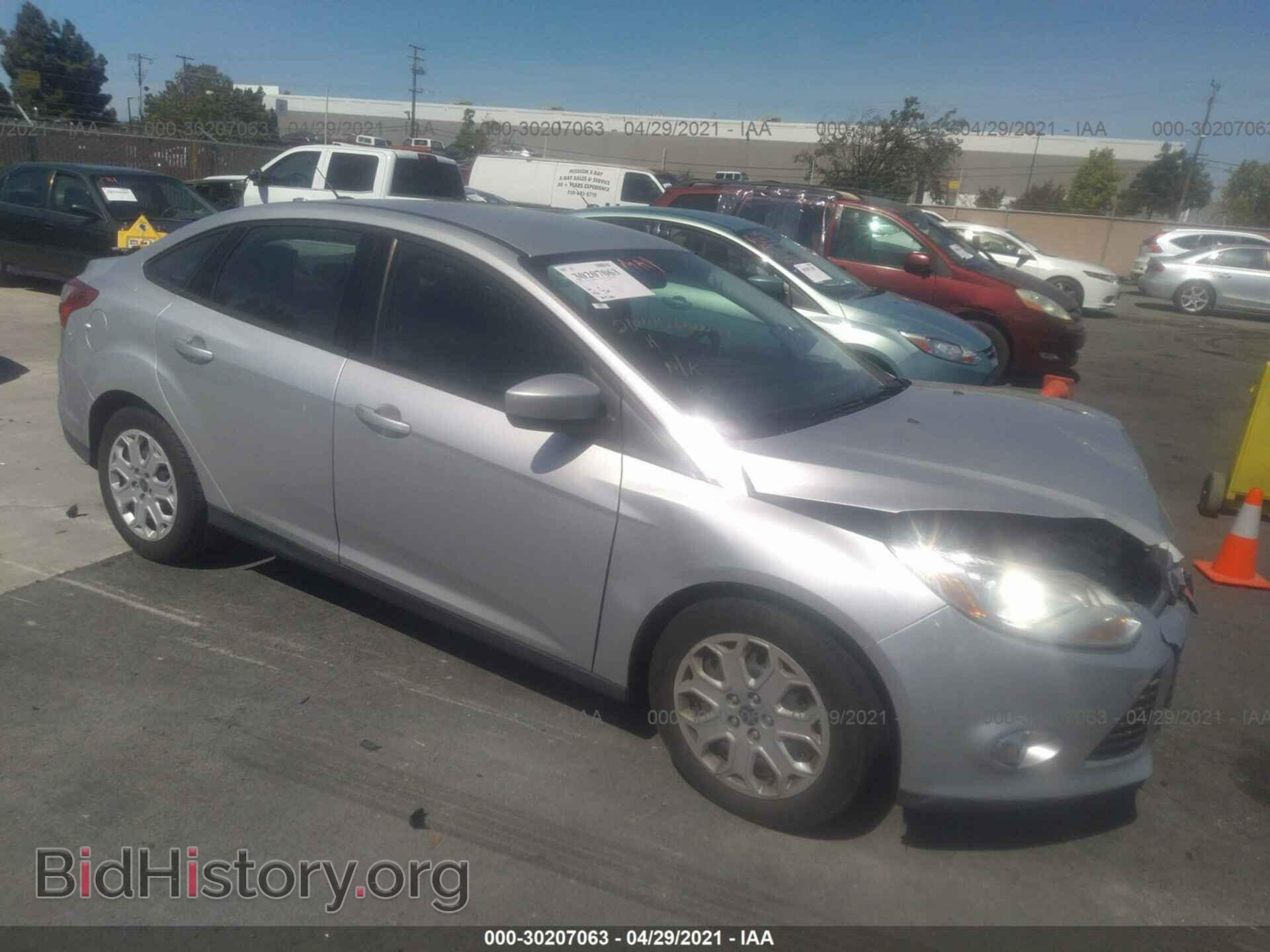 Photo 1FAHP3F26CL207767 - FORD FOCUS 2012