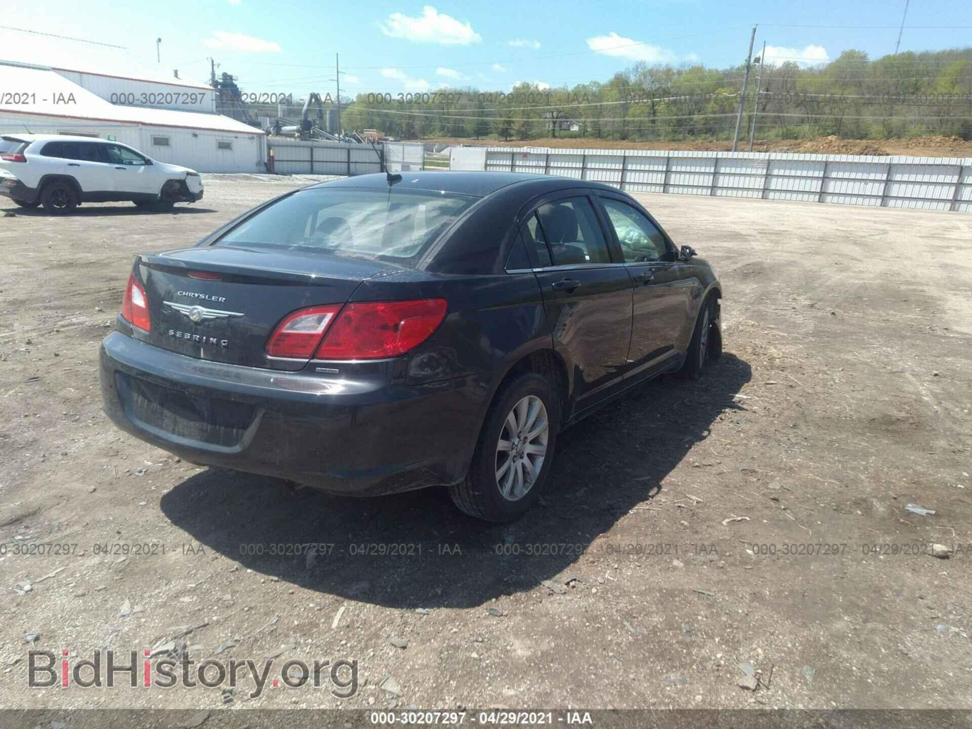 2010 CHRYSLER SEBRING - VIN: 1C3CC5FB3AN165351 - Фото 4