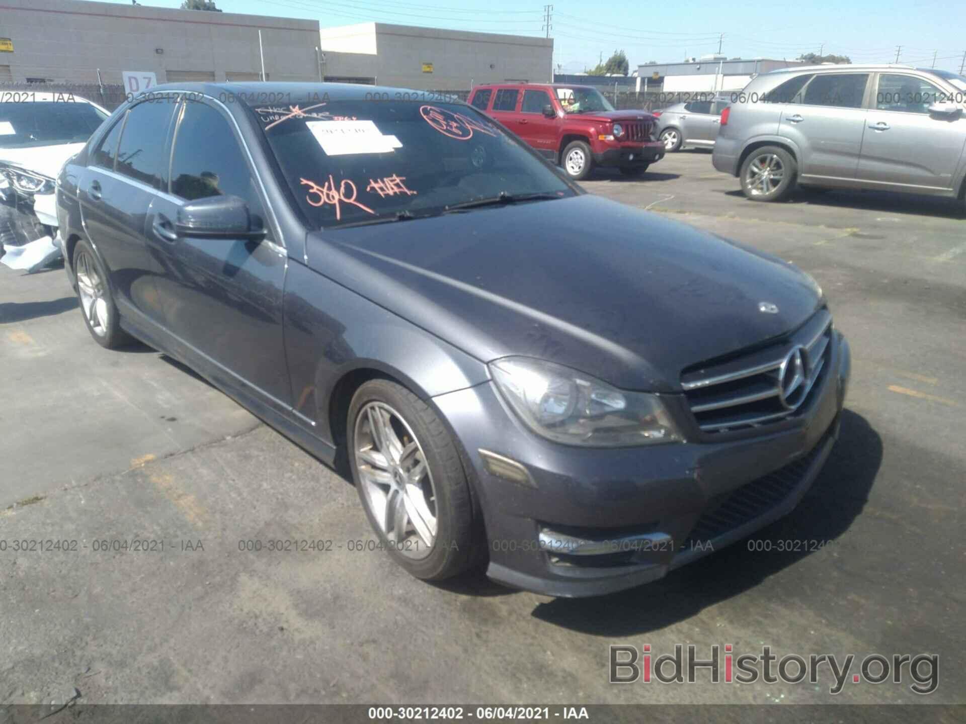 Photo WDDGF4HB9DR268692 - MERCEDES-BENZ C-CLASS 2013