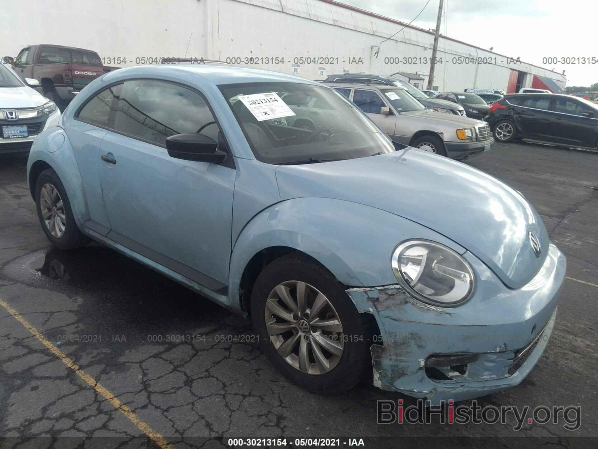 Photo 3VWF17AT4FM610091 - VOLKSWAGEN BEETLE COUPE 2015