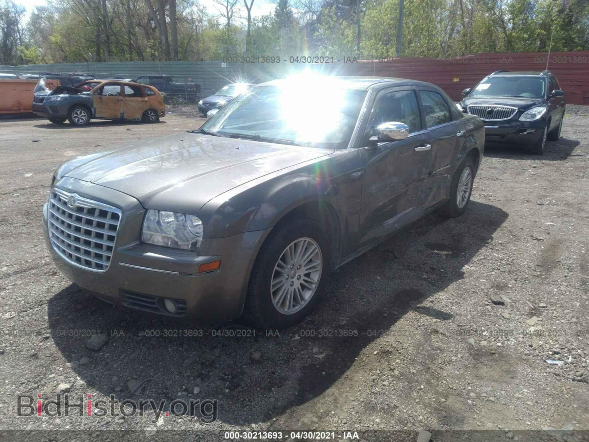 2010 CHRYSLER 300 - VIN: 2C3CA1CV4AH279932 - Фото 2