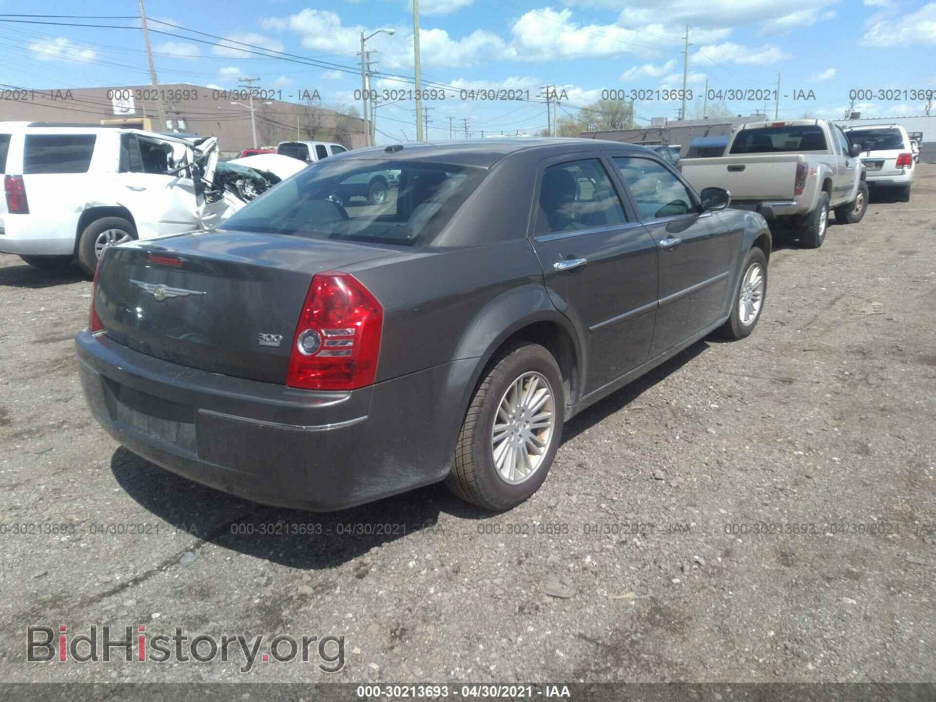 2010 CHRYSLER 300 - VIN: 2C3CA1CV4AH279932 - Фото 4