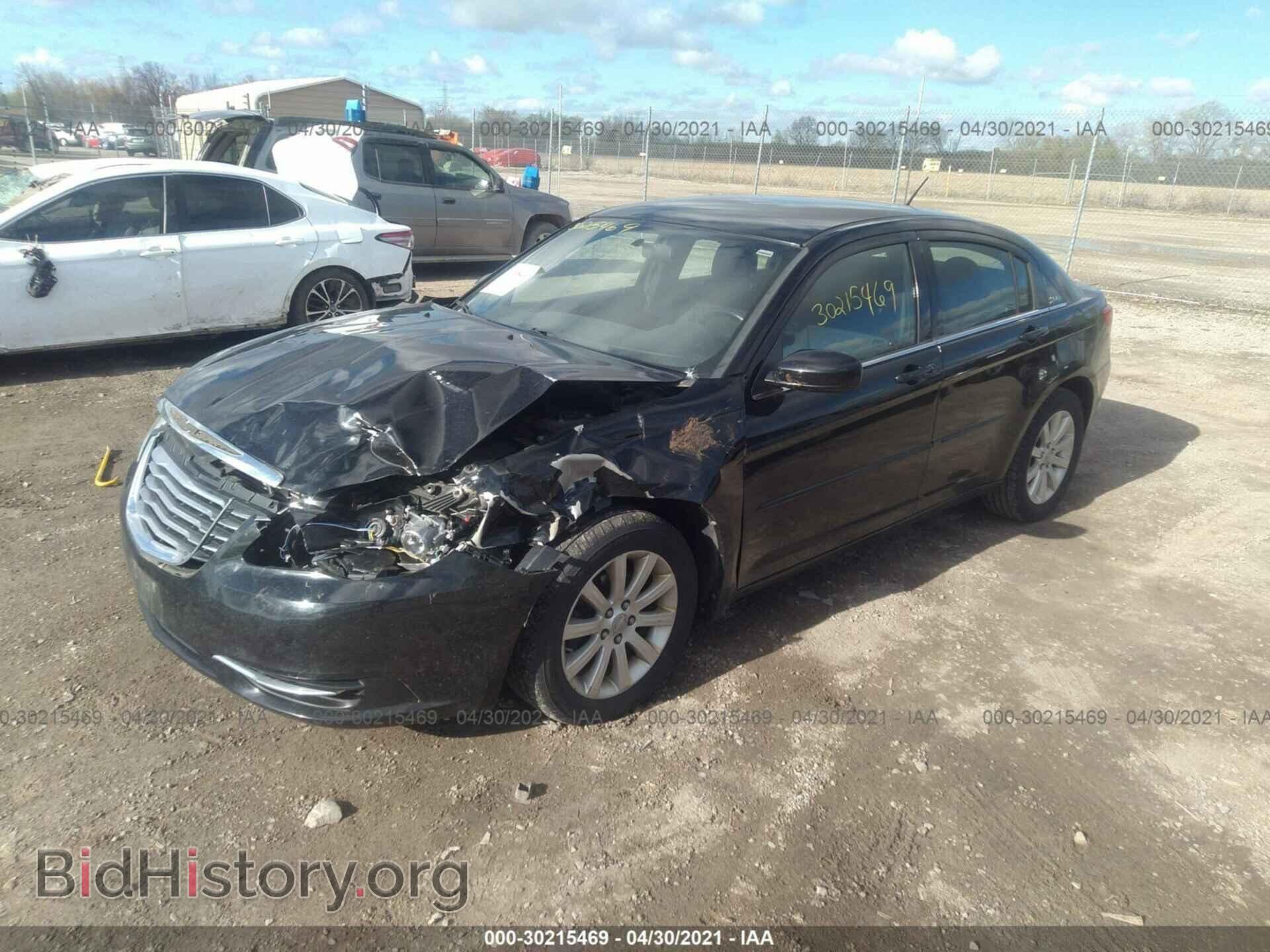 2013 CHRYSLER 200 - VIN: 1C3CCBBG4DN704208 - Фото 2