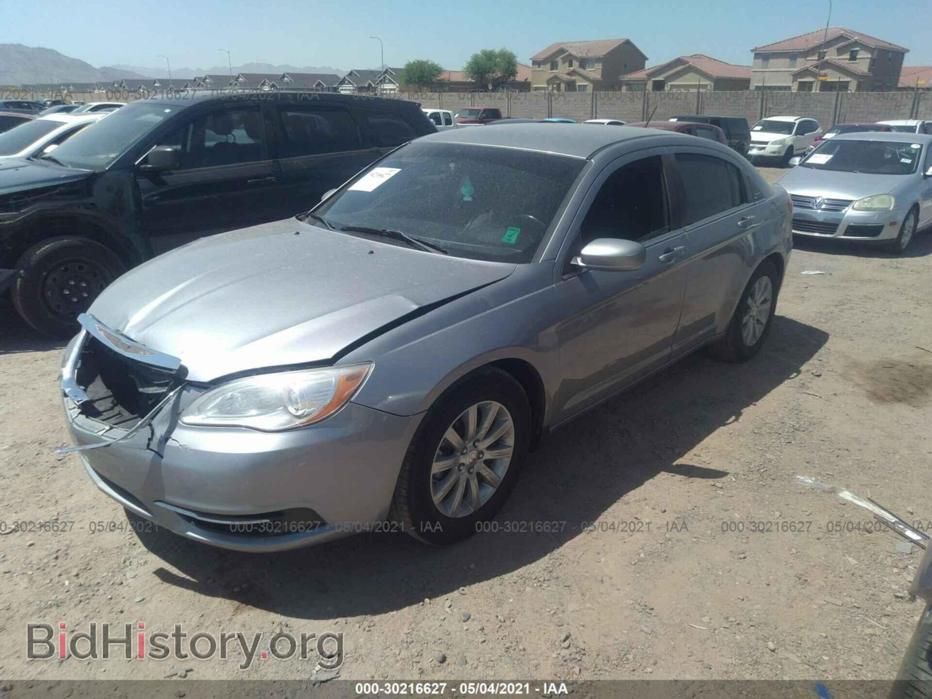 2013 CHRYSLER 200 - VIN: 1C3CCBBGXDN528605 - Фото 2