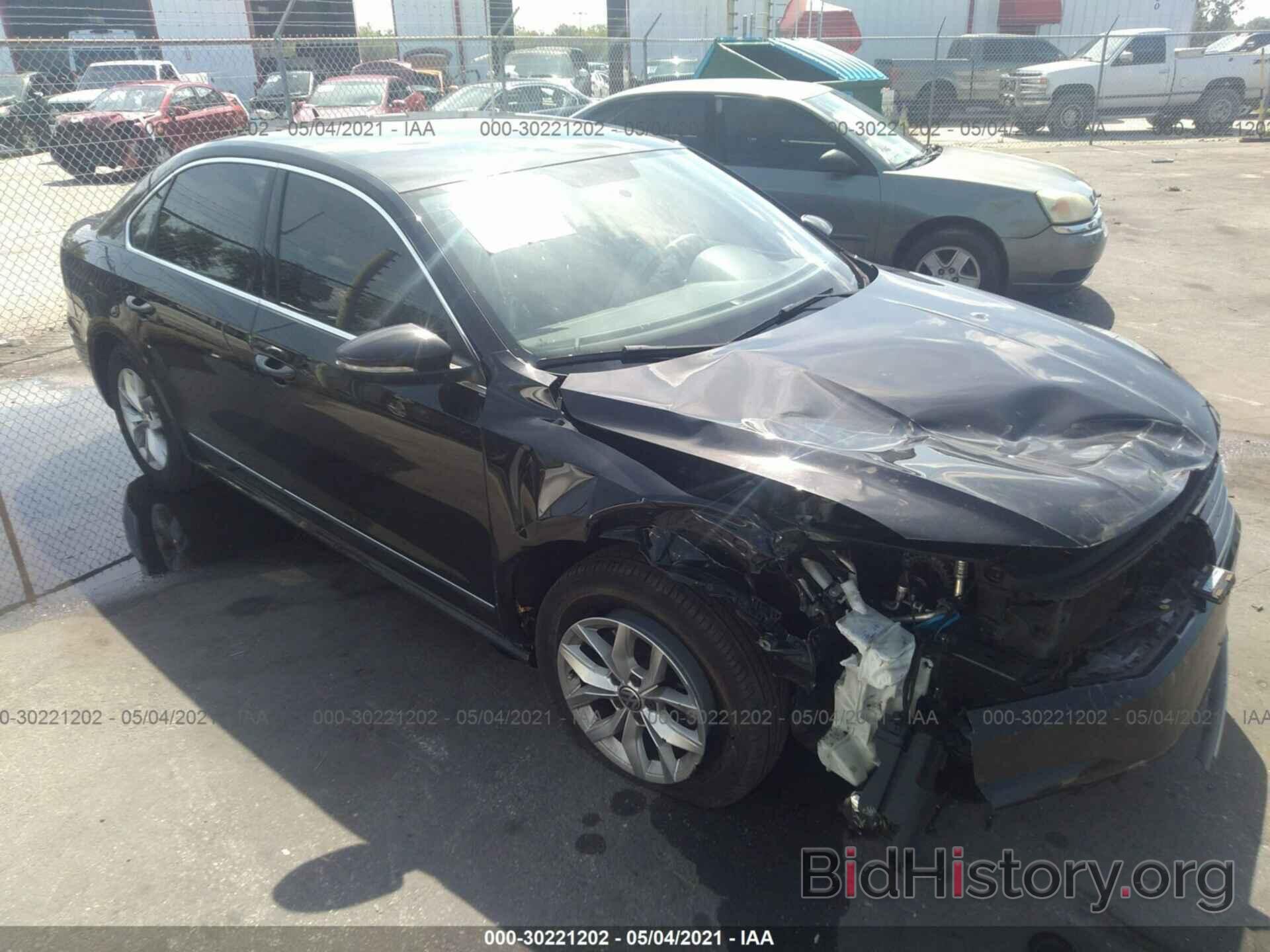 Photo 1VWAT7A37HC086024 - VOLKSWAGEN PASSAT 2017