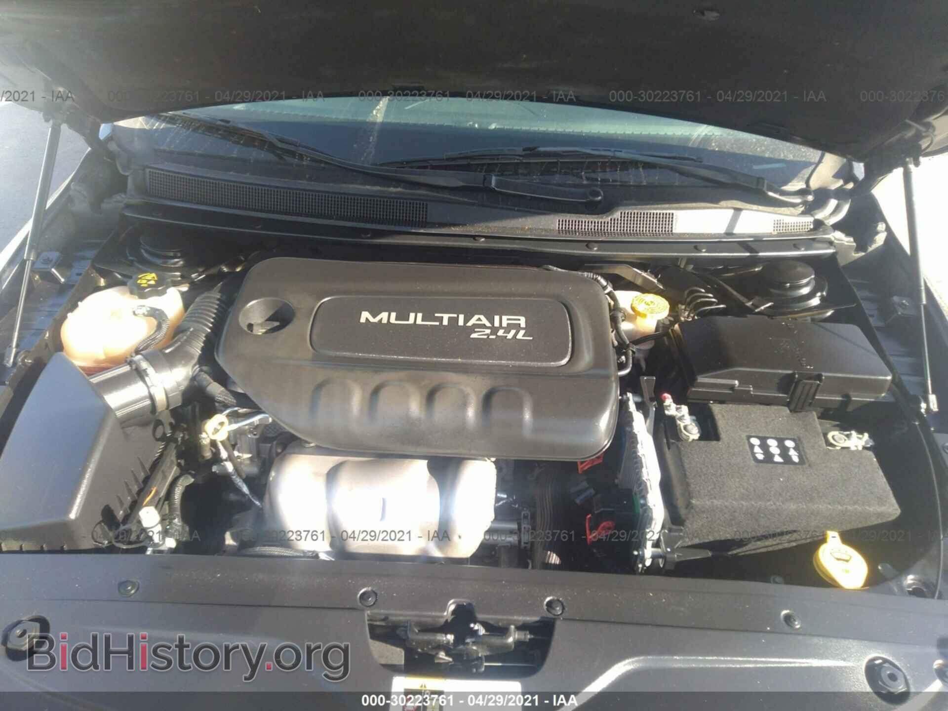 2015 CHRYSLER 200 - VIN: 1C3CCCAB5FN660461 - Фото 10