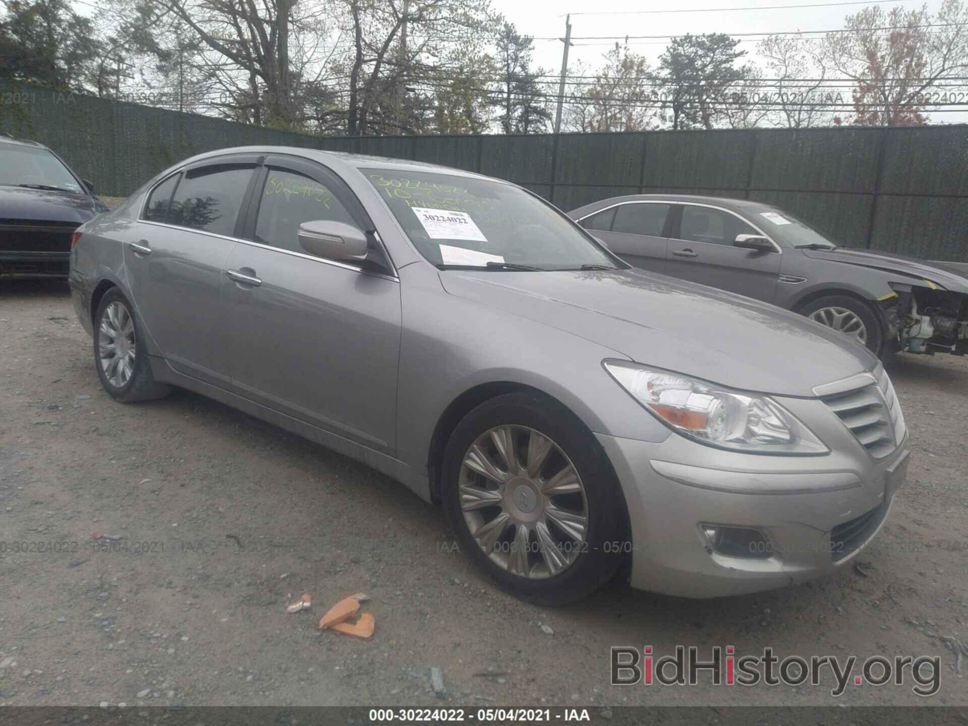 Photo KMHGC4DE4AU108999 - HYUNDAI GENESIS 2010