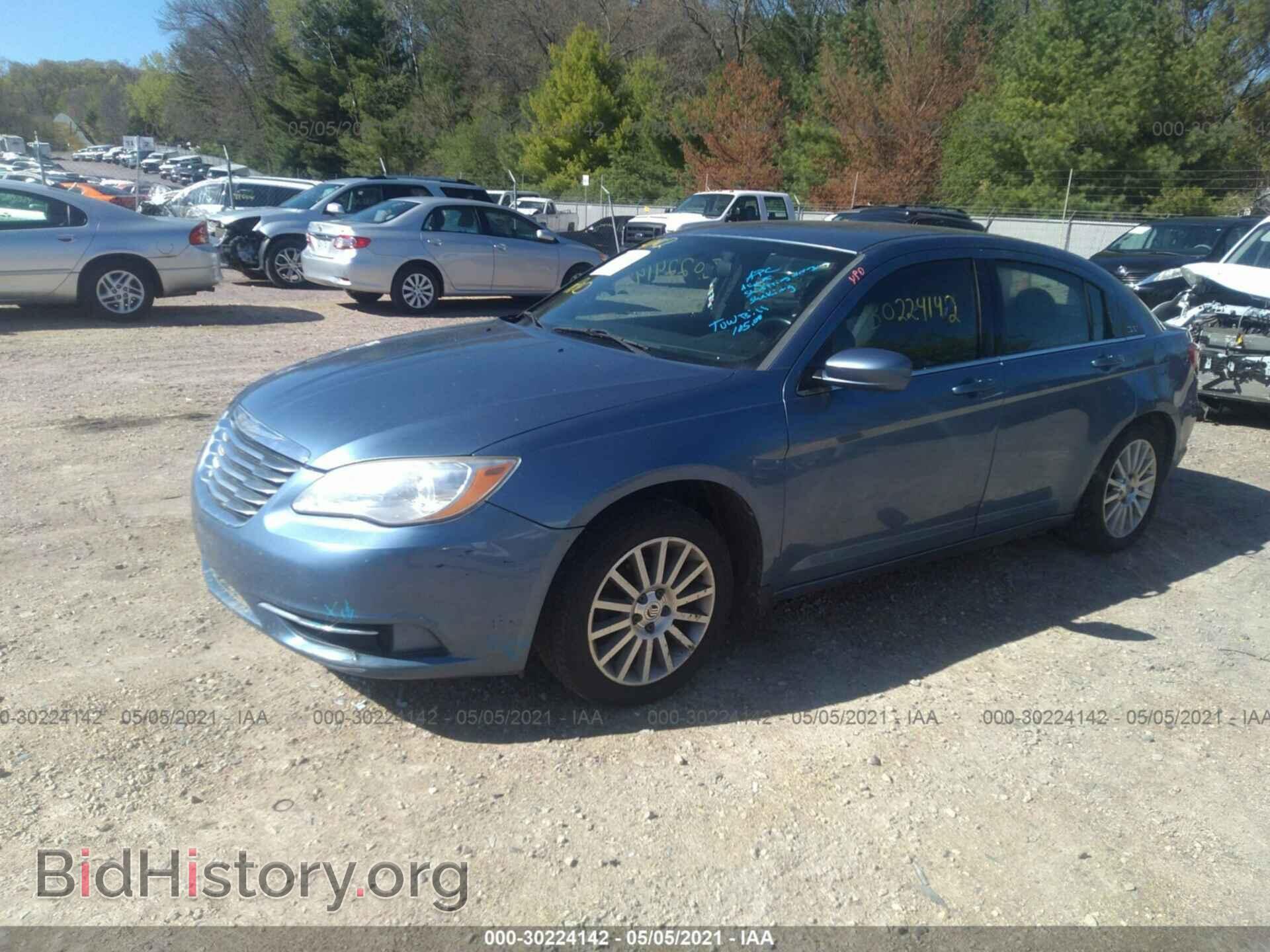 2011 CHRYSLER 200 - VIN: 1C3BC1FB3BN539639 - Фото 2