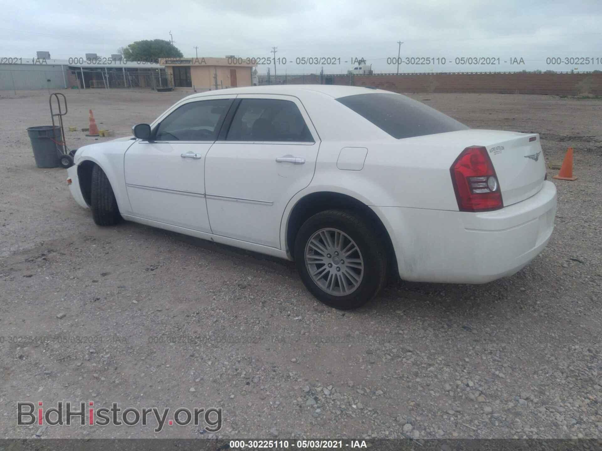 2010 CHRYSLER 300 - VIN: 2C3CA5CV2AH152054 - Фото 3