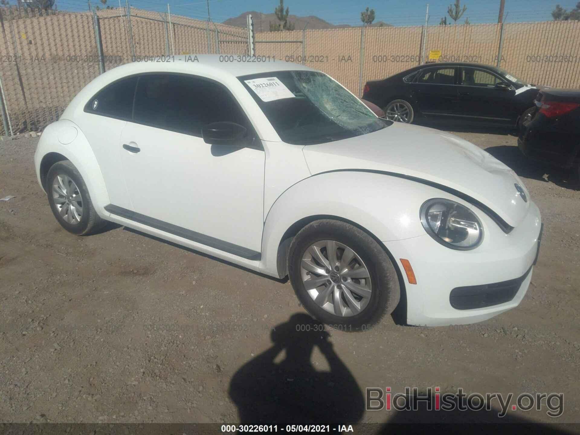 Photo 3VWF17ATXFM649221 - VOLKSWAGEN BEETLE COUPE 2015