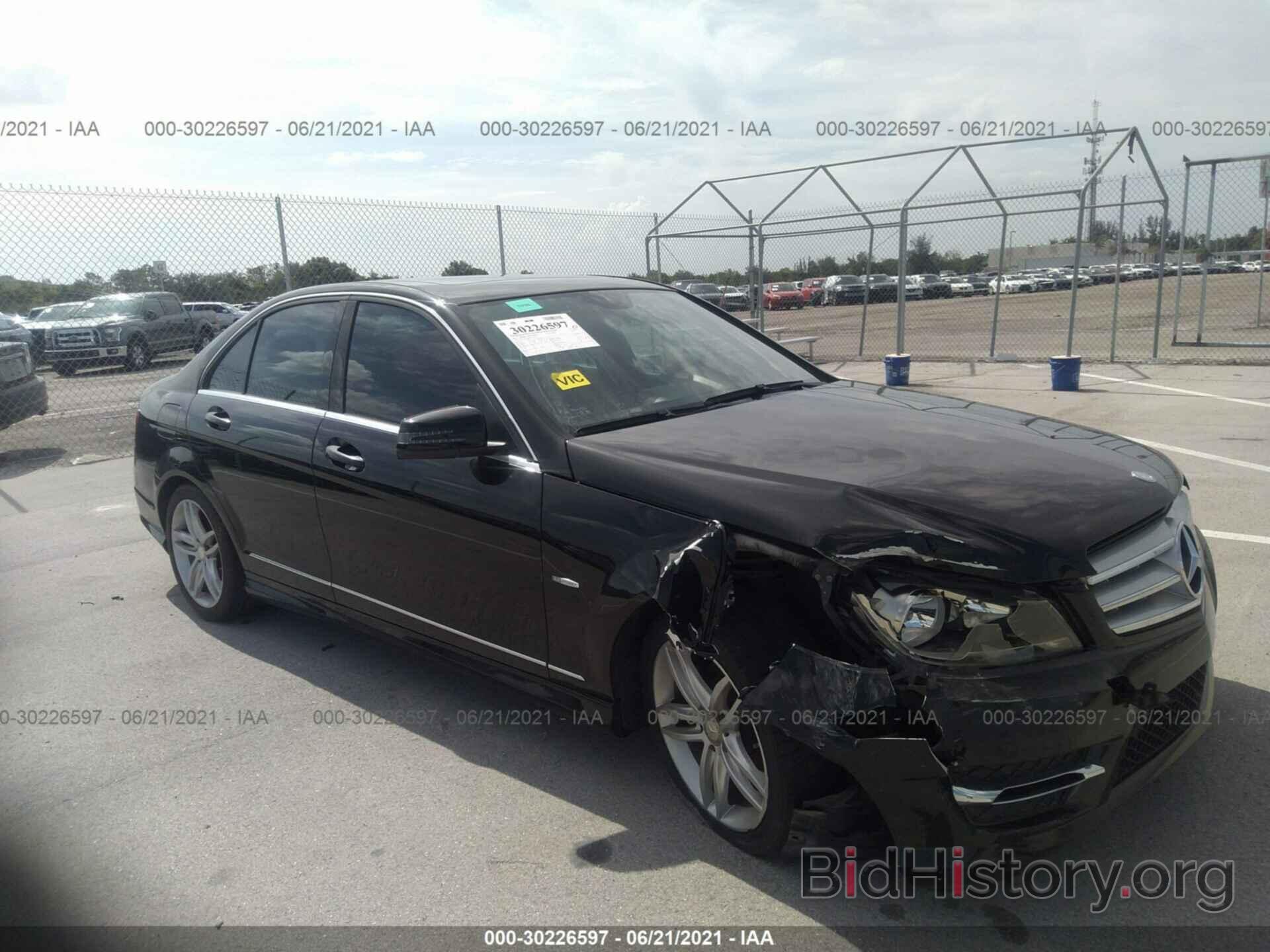 Photo WDDGF4HB7CR202138 - MERCEDES-BENZ C-CLASS 2012