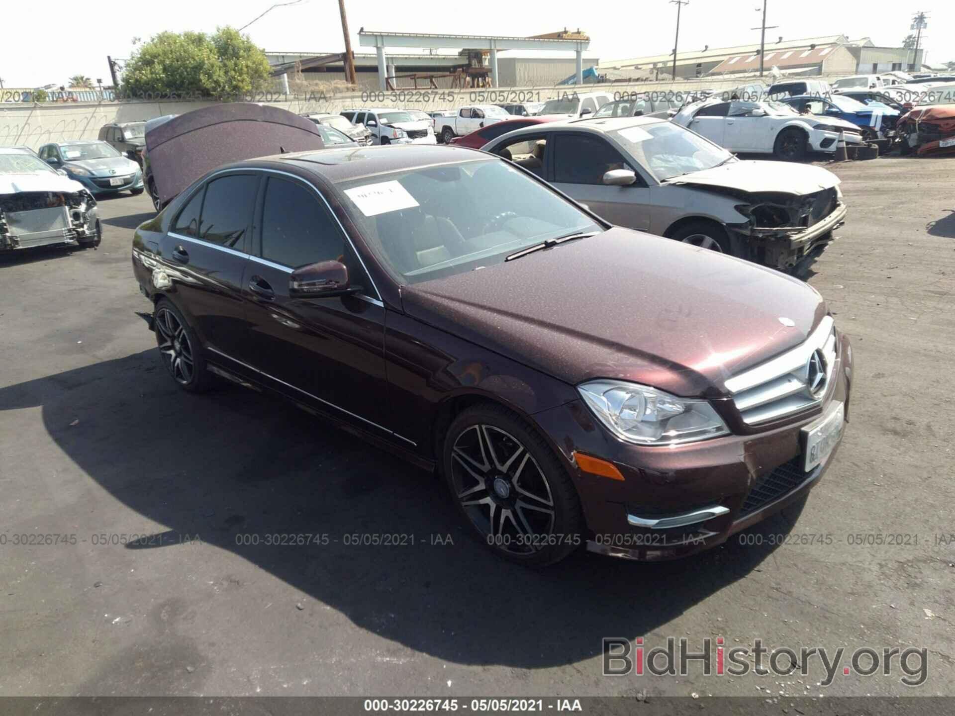 Photo WDDGF4HB8EA942542 - MERCEDES-BENZ C-CLASS 2014