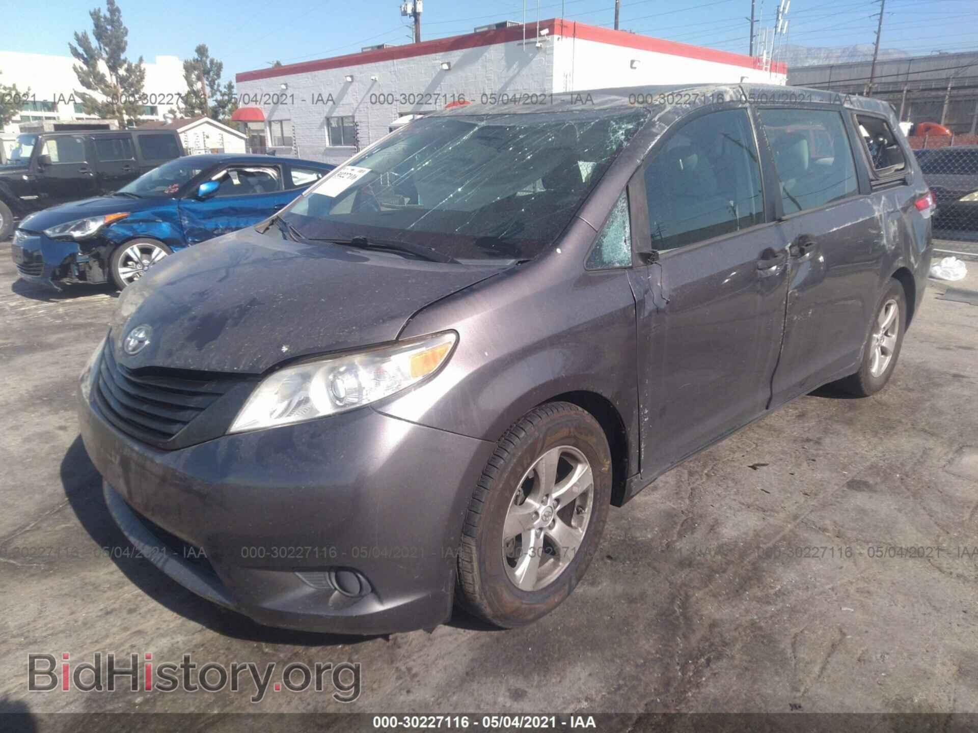 2013 TOYOTA SIENNA - VIN: 5TDZK3DC8DS302761 - Фото 2