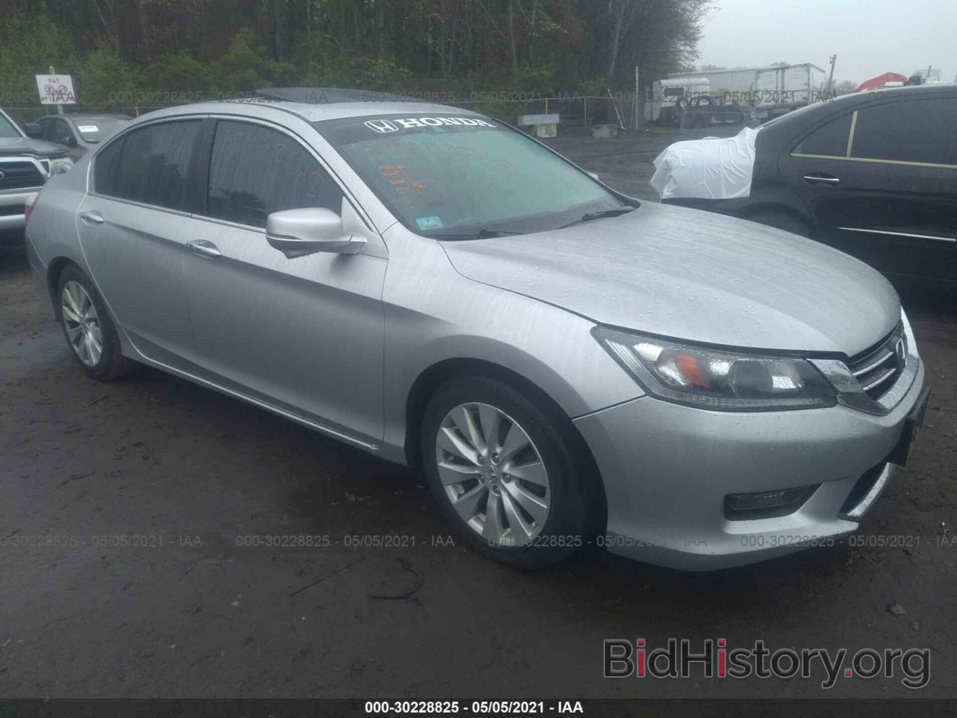 Photo 1HGCR2F89EA095494 - HONDA ACCORD SEDAN 2014