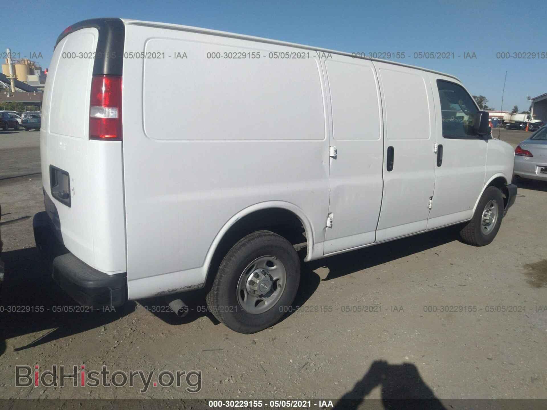 2017 CHEVROLET EXPRESS CARGO VAN - VIN: 1GCWGAFF2H1231785 - Фото 4