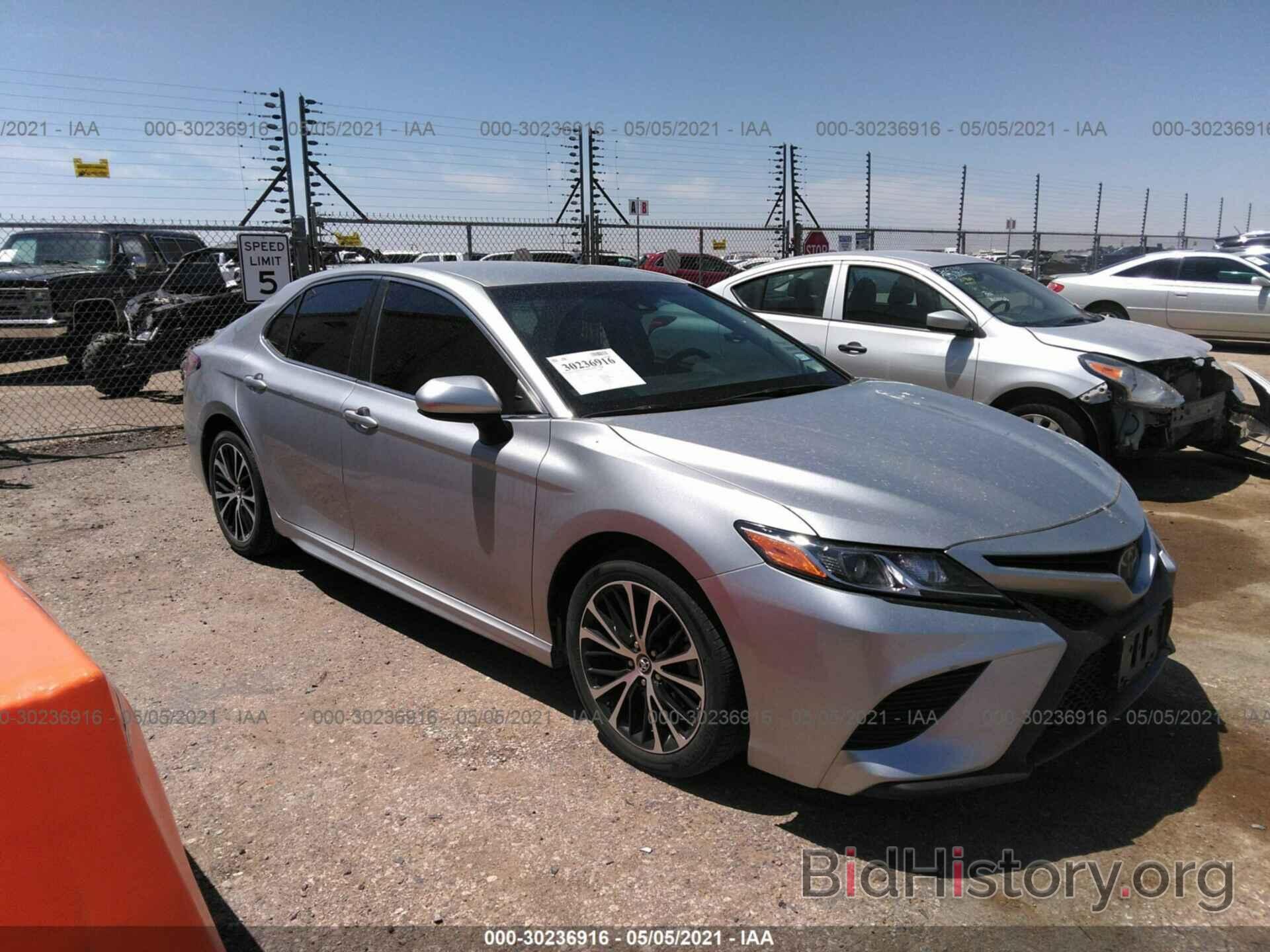 Photo 4T1B11HK7JU622442 - TOYOTA CAMRY 2018