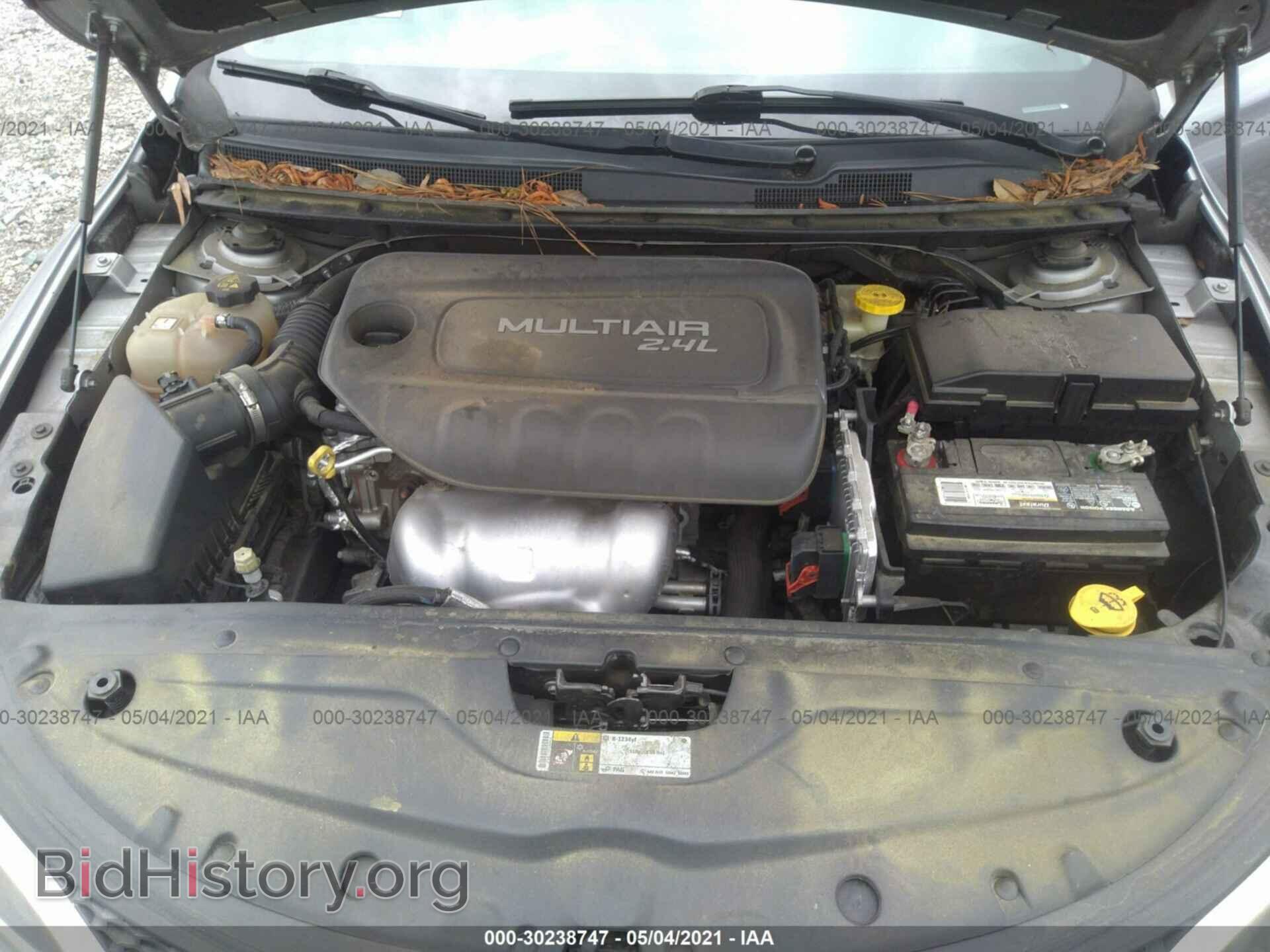 2015 CHRYSLER 200 - VIN: 1C3CCCAB1FN574936 - Фото 10