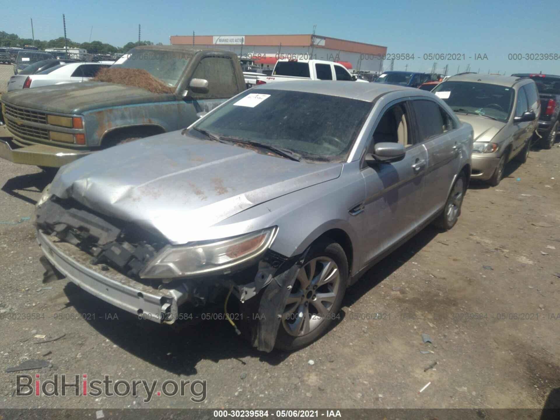 2011 FORD TAURUS - VIN: 1FAHP2EW7BG130011 - Фото 2