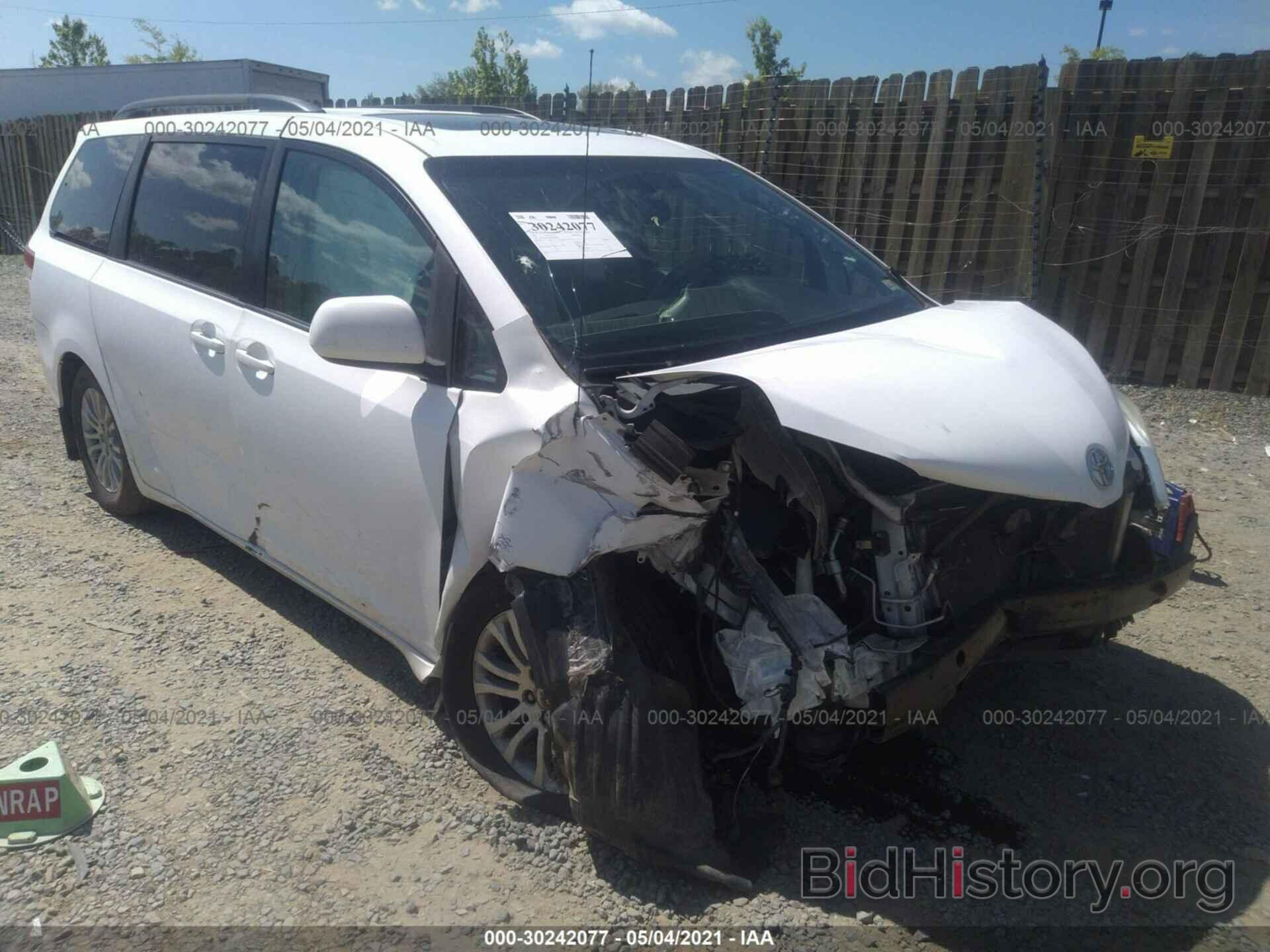 Фотография 5TDYK3DC8BS098973 - TOYOTA SIENNA 2011