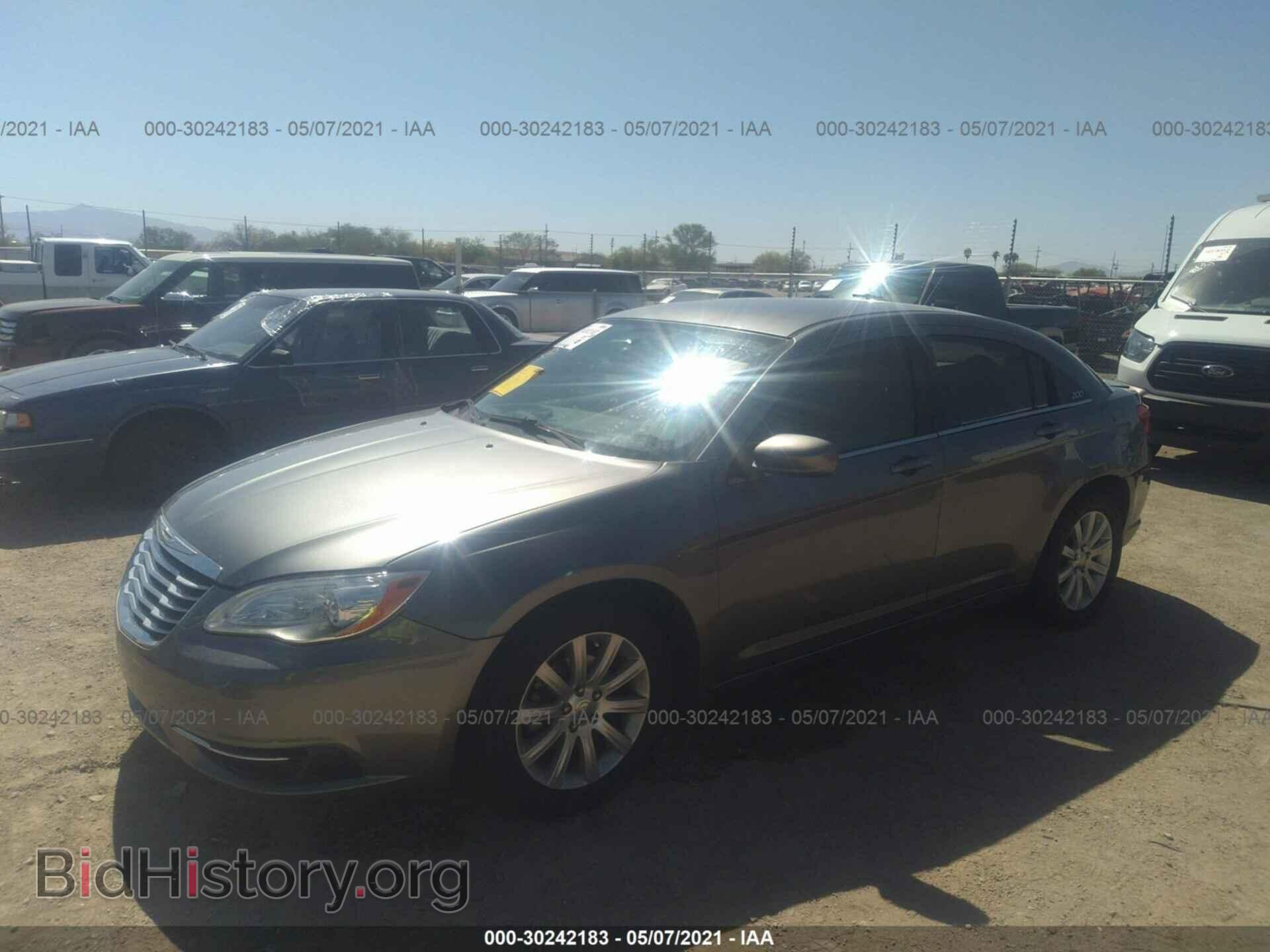 2011 CHRYSLER 200 - VIN: 1C3BC1FB1BN620025 - Фото 2
