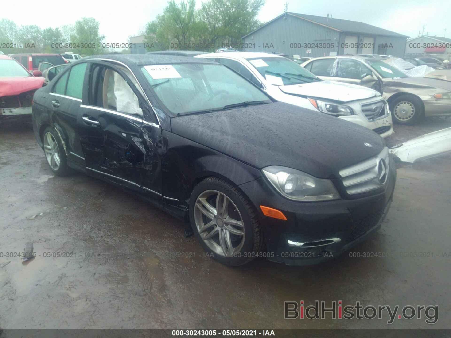 Photo WDDGF8AB2DA817228 - MERCEDES-BENZ C-CLASS 2013