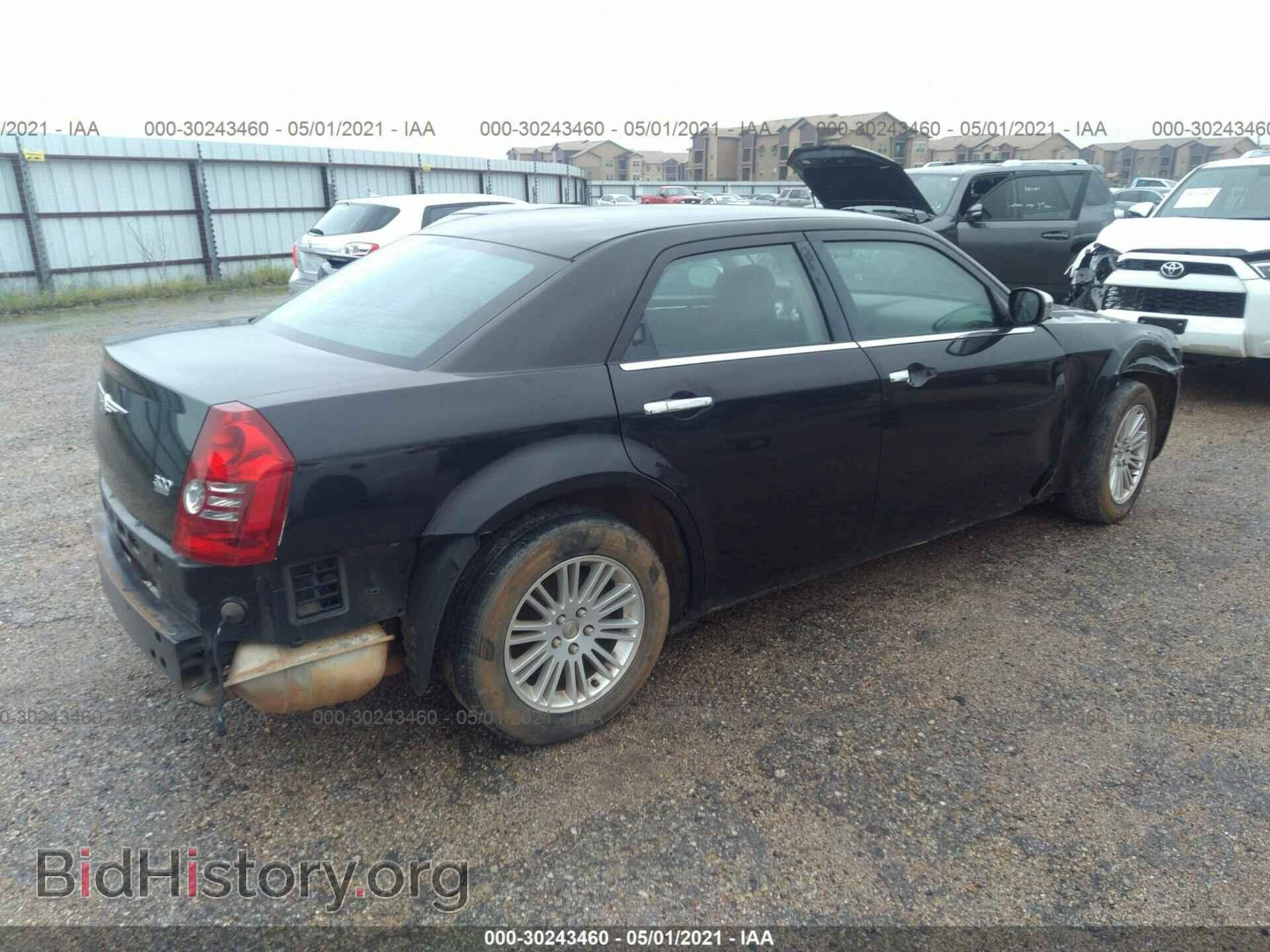 2010 CHRYSLER 300 - VIN: 2C3CA4CD3AH281101 - Photo 4