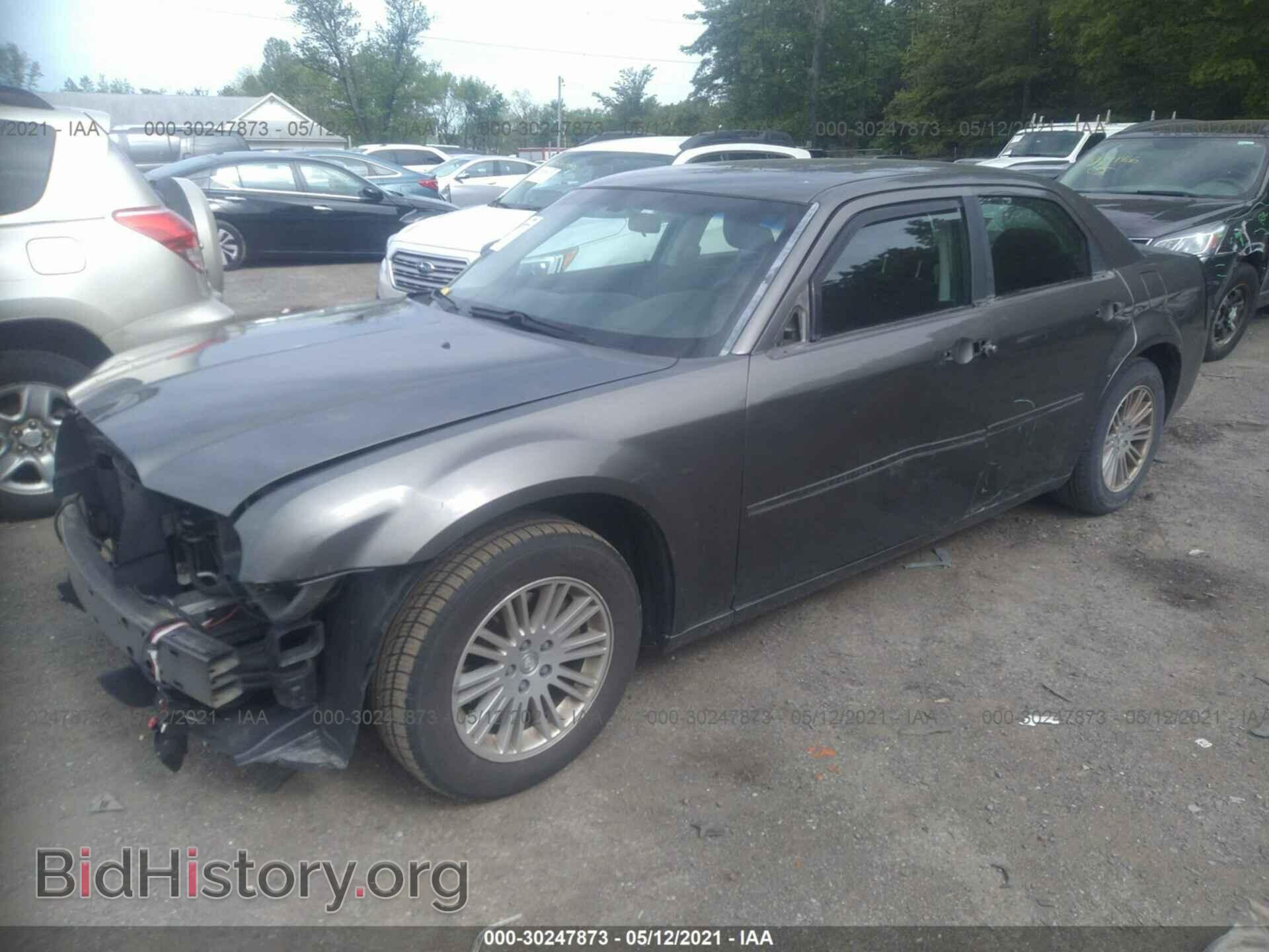2009 CHRYSLER 300 - VIN: 2C3LA43D29H568845 - Фото 2