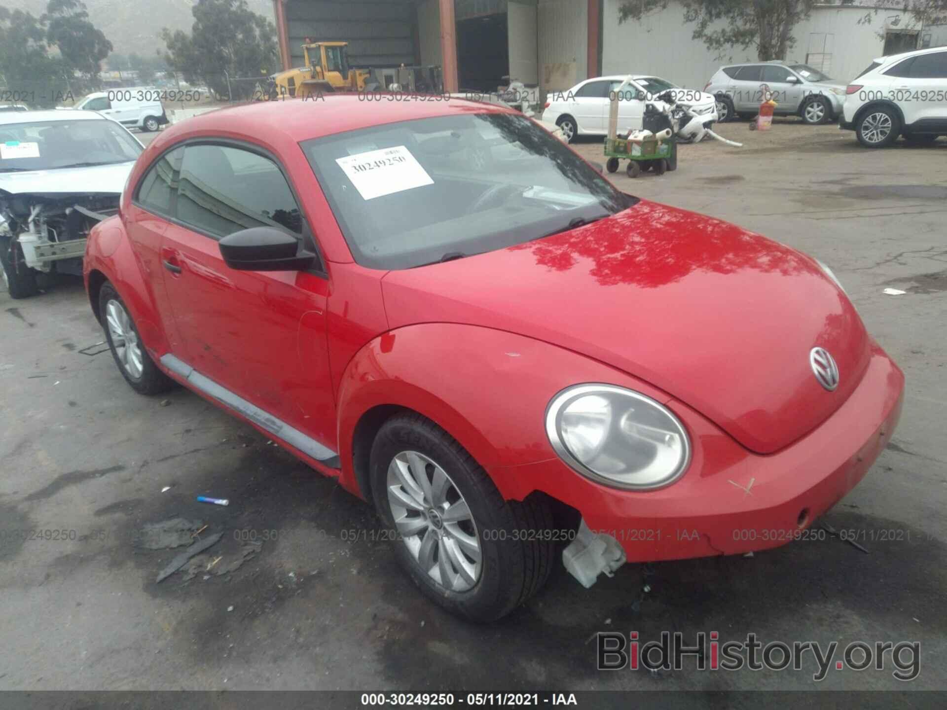 Photo 3VWFP7AT3DM636600 - VOLKSWAGEN BEETLE COUPE 2013