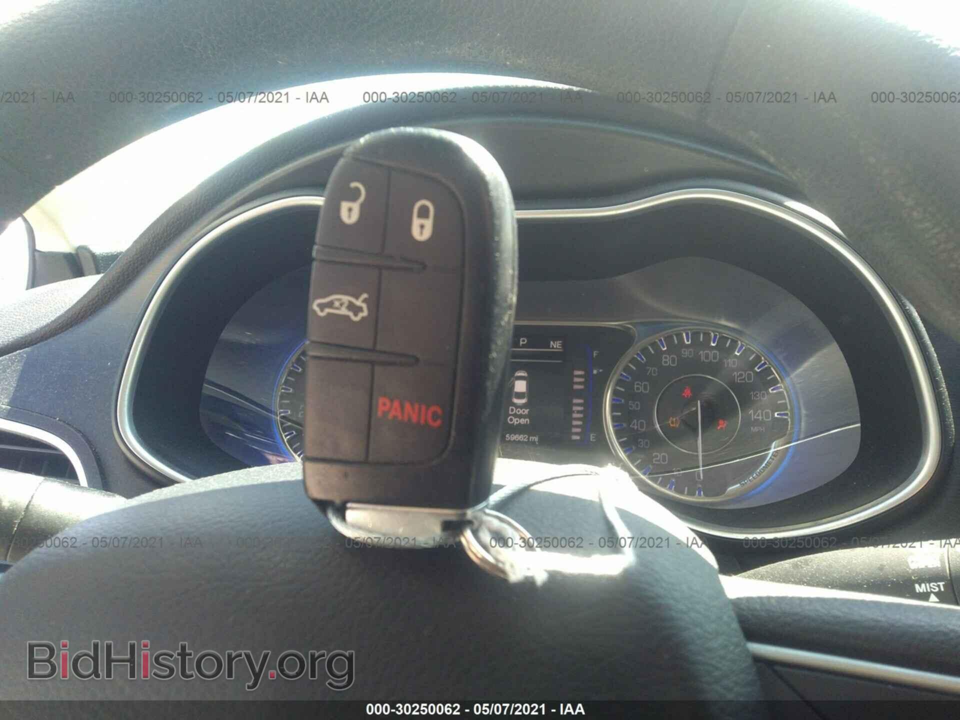2015 CHRYSLER 200 - VIN: 1C3CCCAB2FN702746 - Фото 11