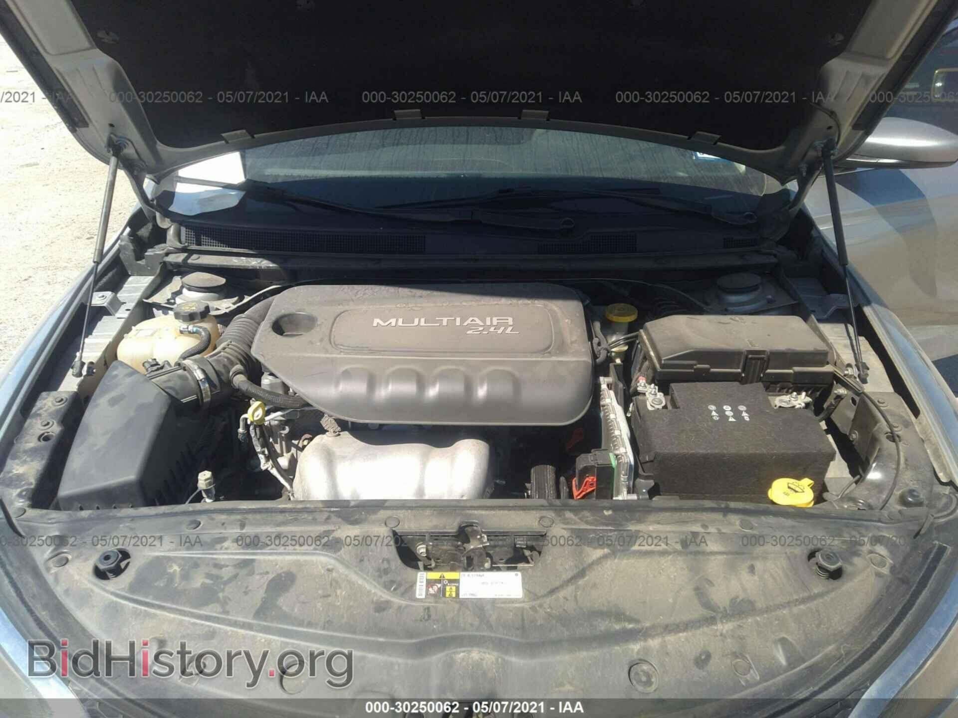 2015 CHRYSLER 200 - VIN: 1C3CCCAB2FN702746 - Фото 10