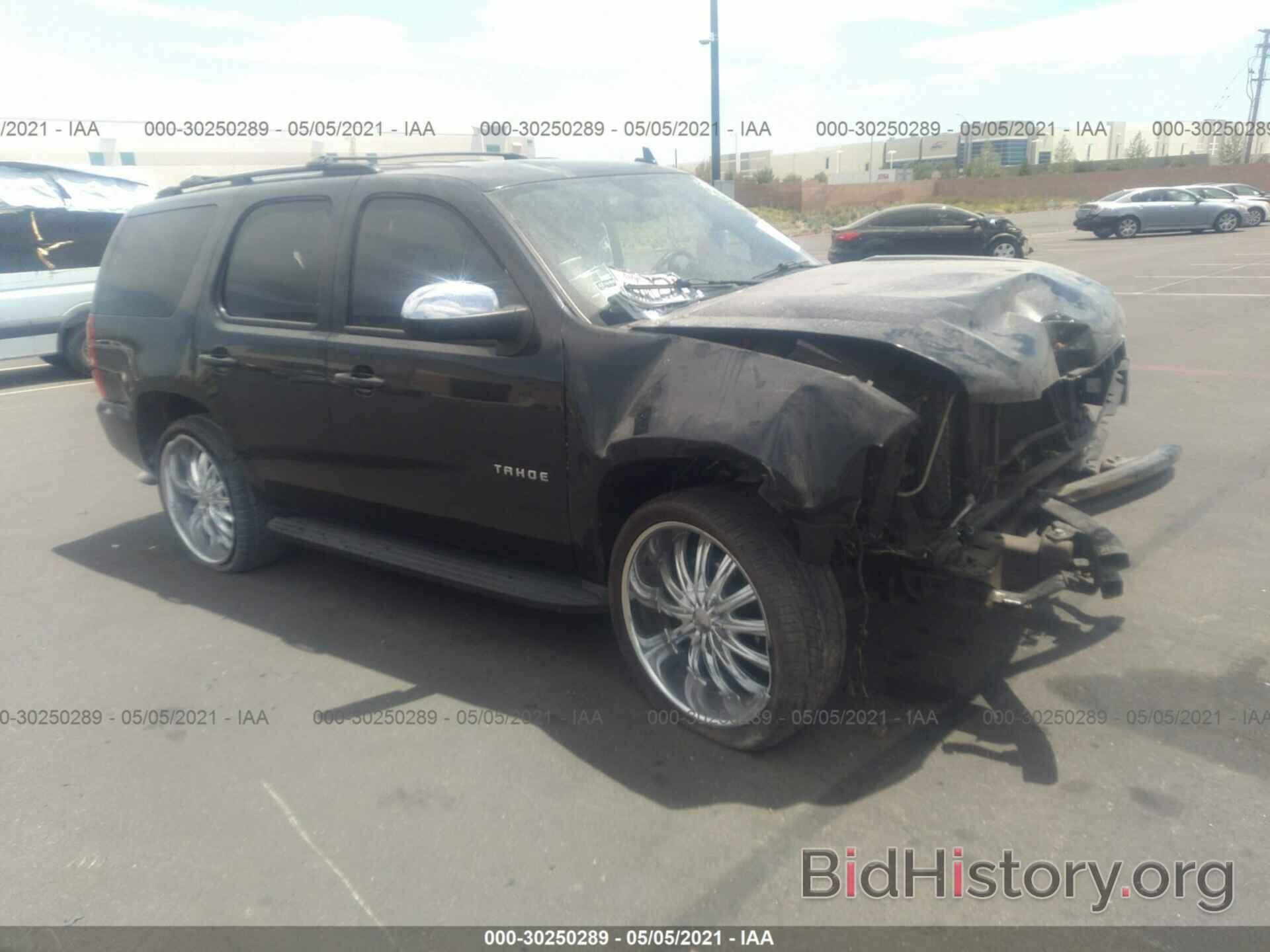 Photo 1GNSCAE06BR341763 - CHEVROLET TAHOE 2011