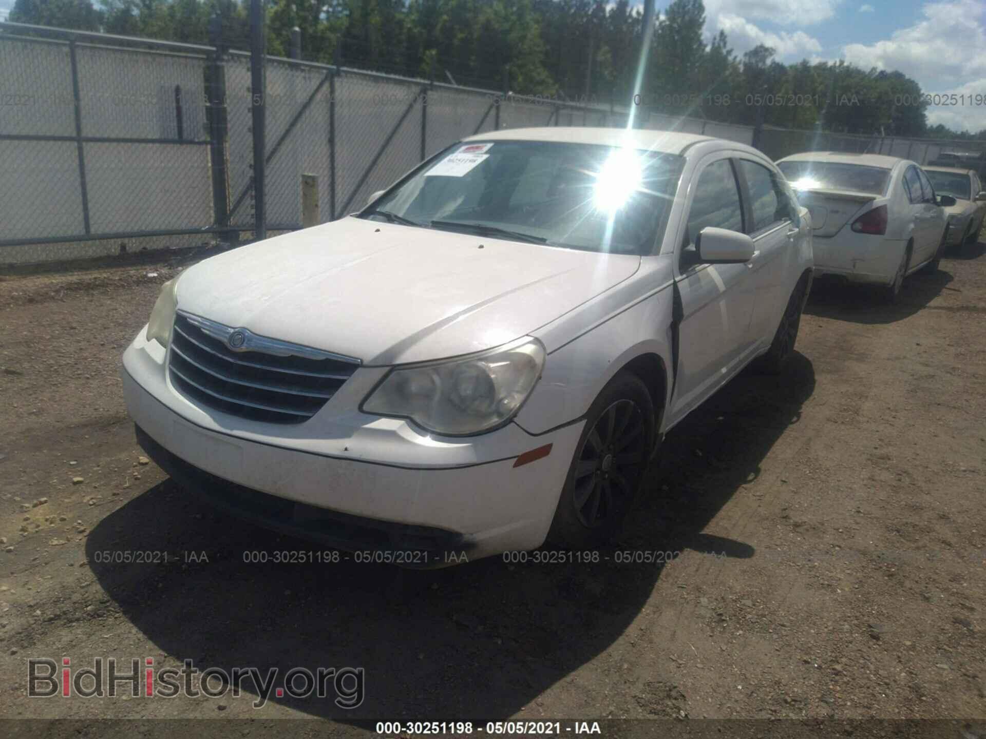 2010 CHRYSLER SEBRING - VIN: 1C3CC5FB9AN213712 - Фото 2
