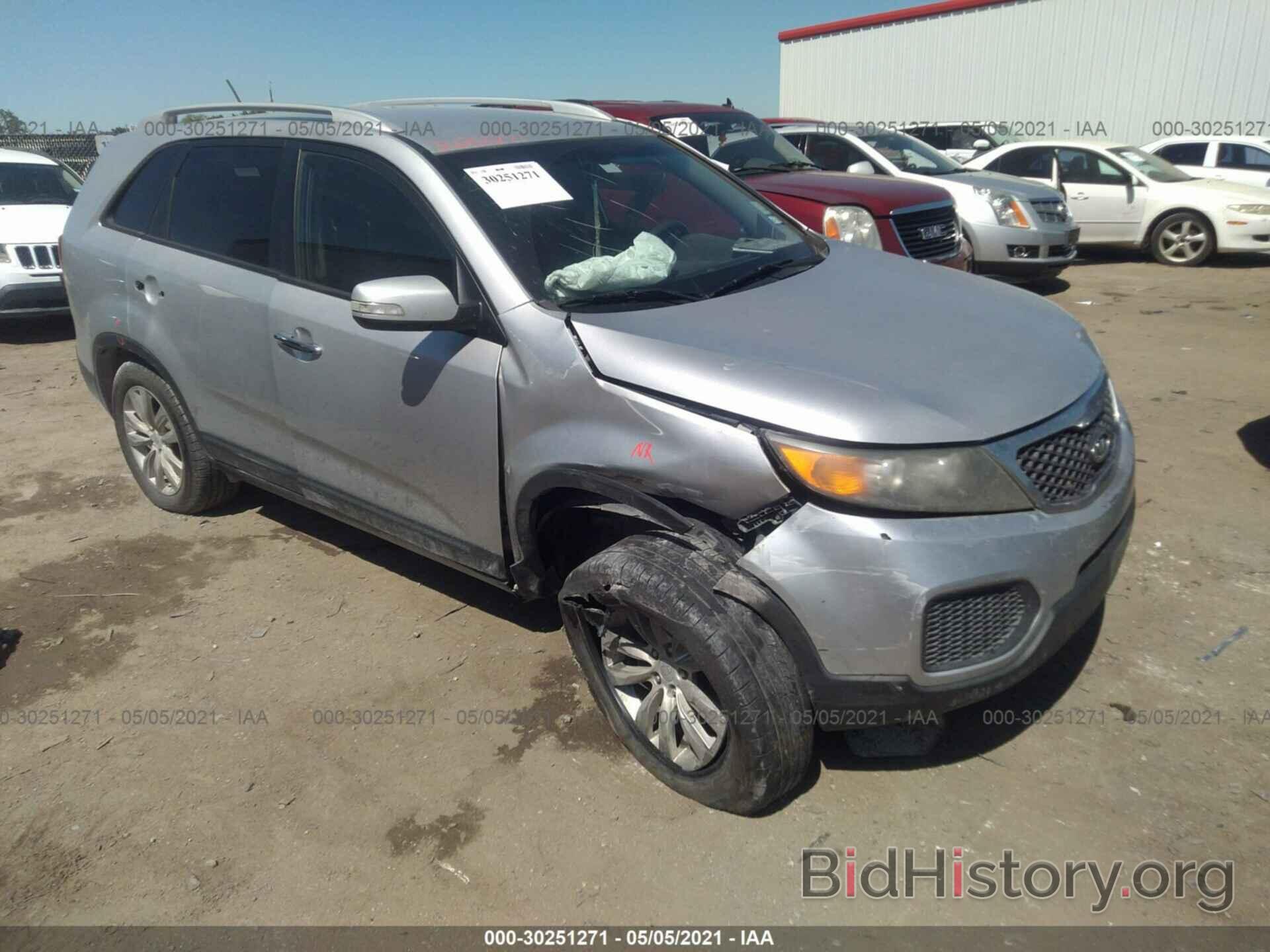 Photo 5XYKT4A2XBG083117 - KIA SORENTO 2011